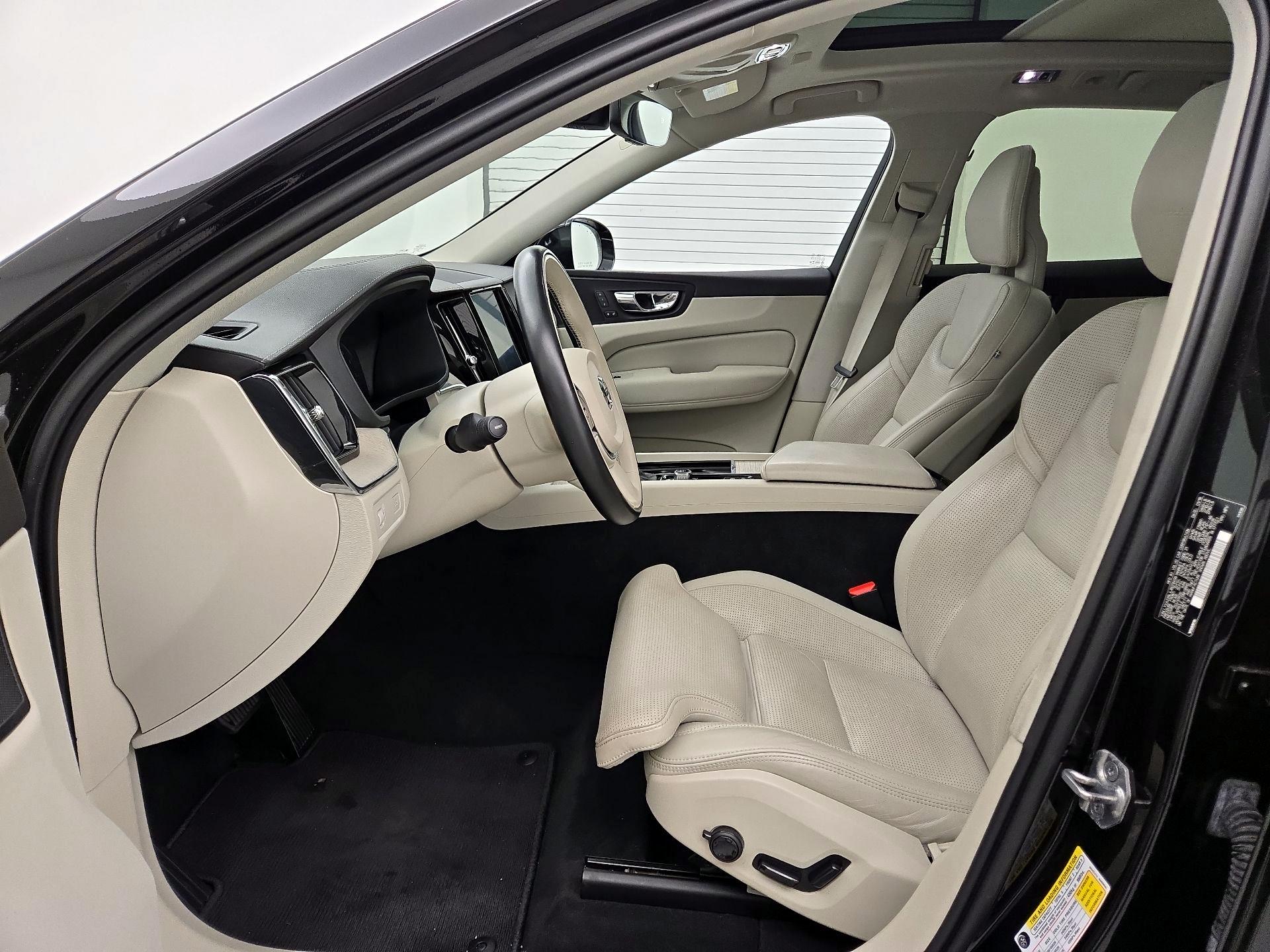 Thumbnail: 2018 Volvo XC60 - 11