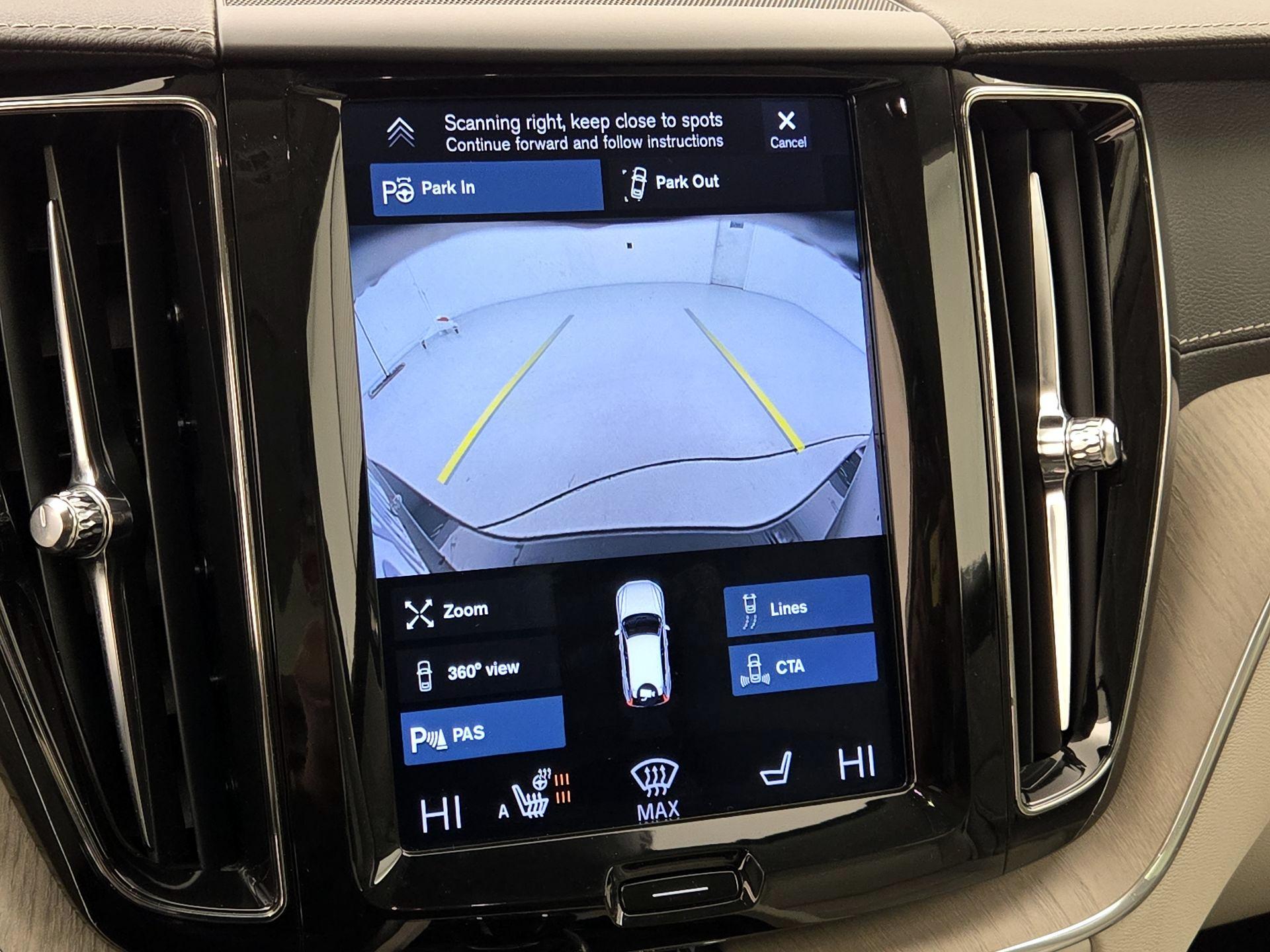 Thumbnail: 2018 Volvo XC60 - 14