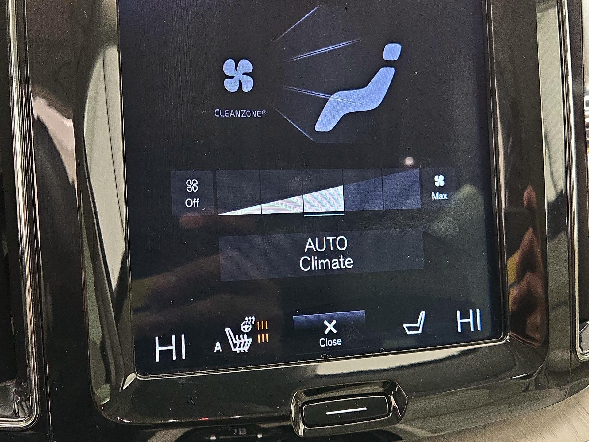 Thumbnail: 2018 Volvo XC60 - 16