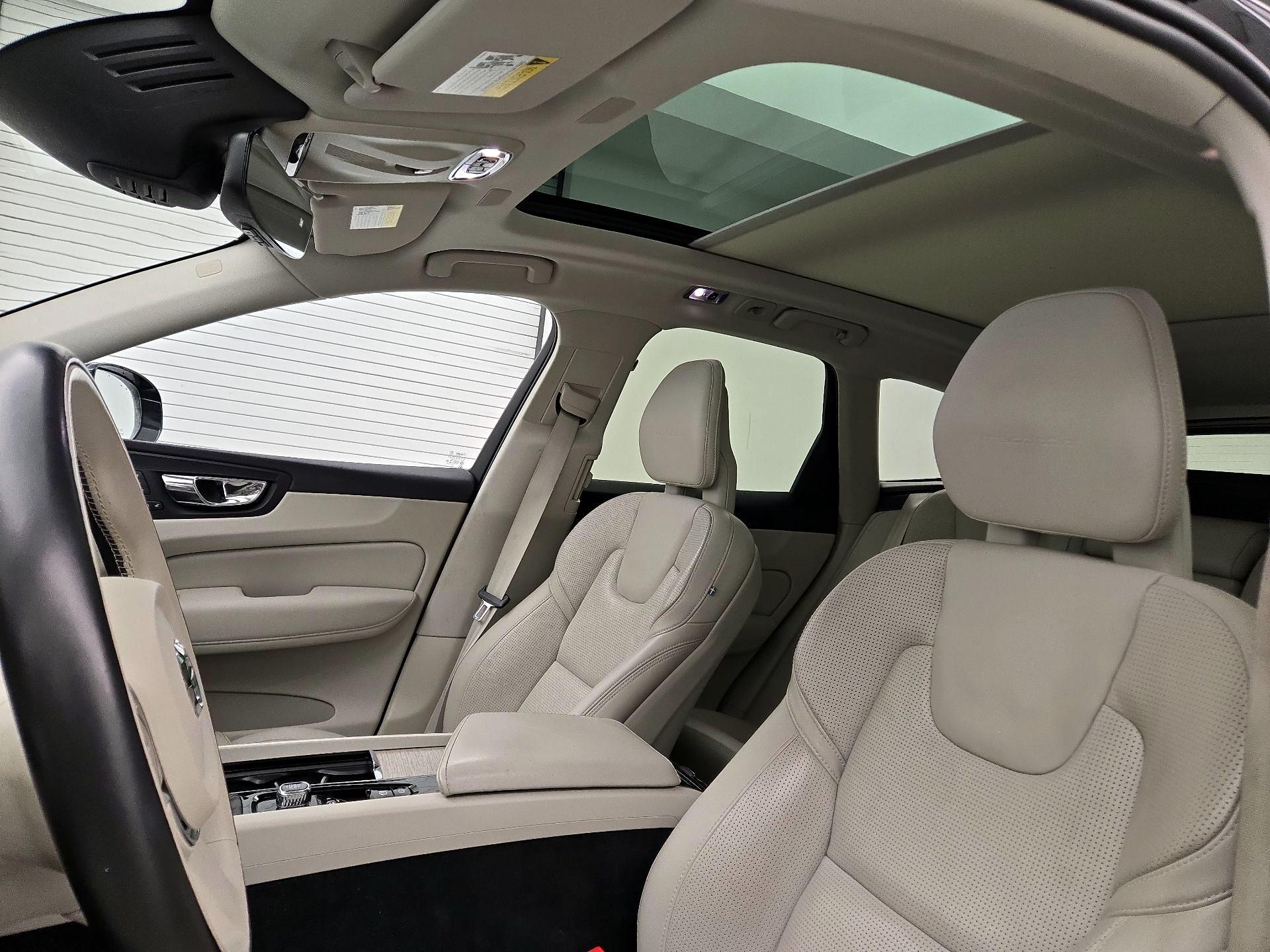 Thumbnail: 2018 Volvo XC60 - 18