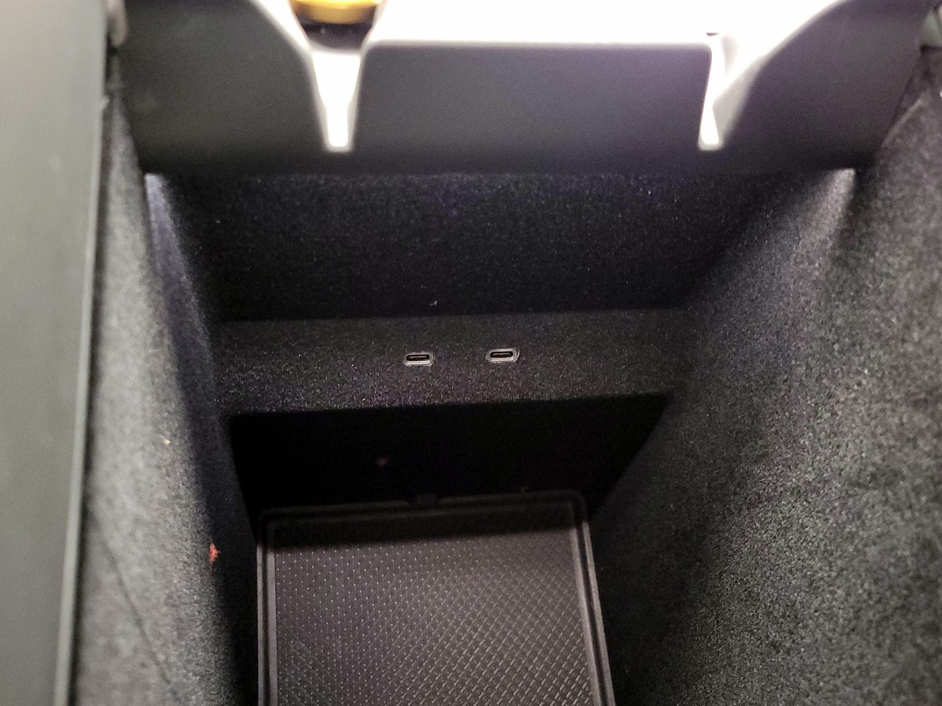 Thumbnail: 2024 Rivian R1T - 18