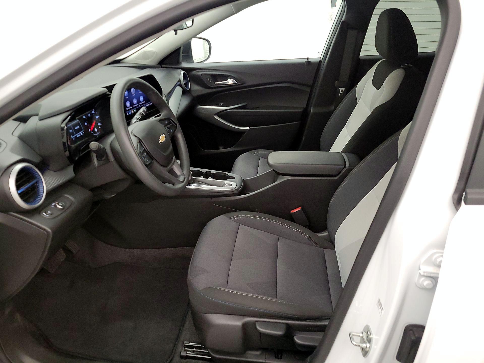 Thumbnail: 2025 Chevrolet Trax - 11