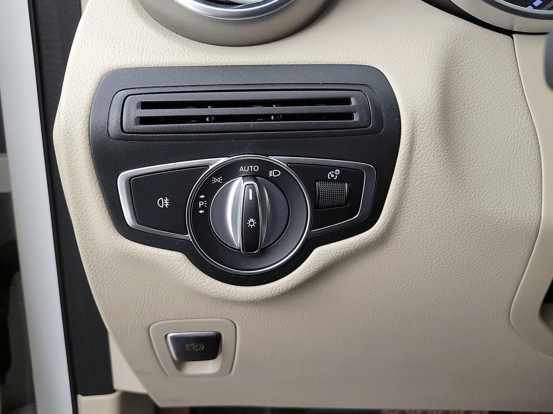 Thumbnail: 2019 Mercedes-Benz GLC - 13