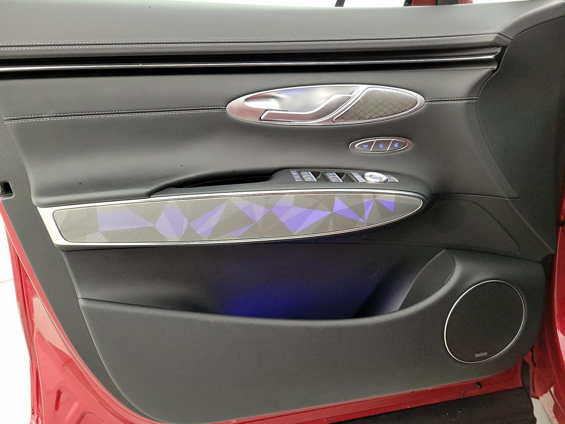 Thumbnail: 2025 Genesis GV70 - 12