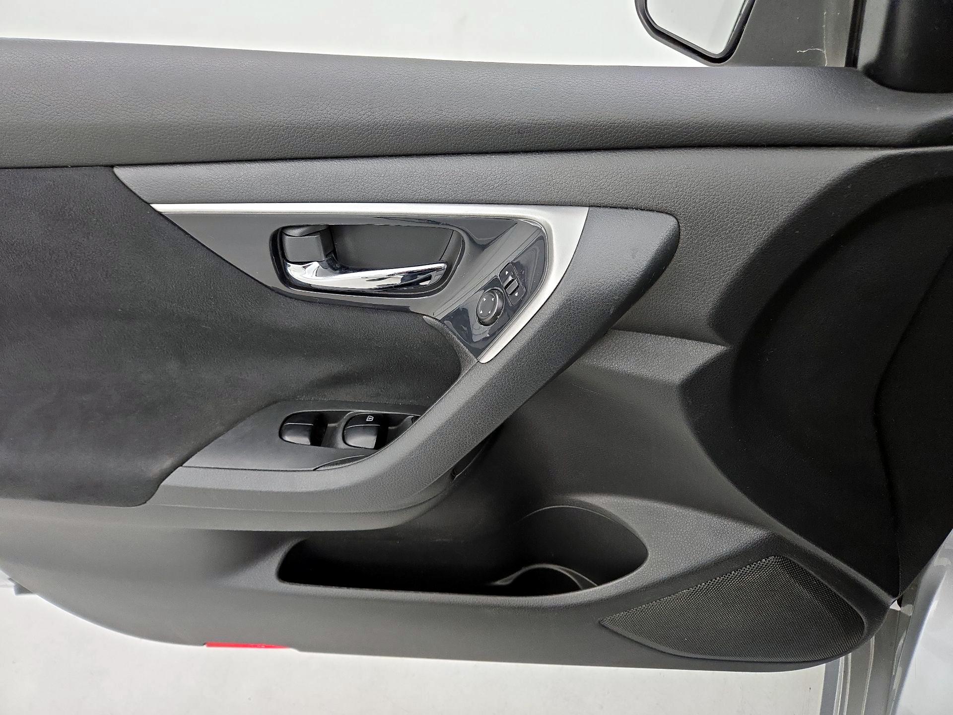 Thumbnail: 2014 Nissan Altima - 12