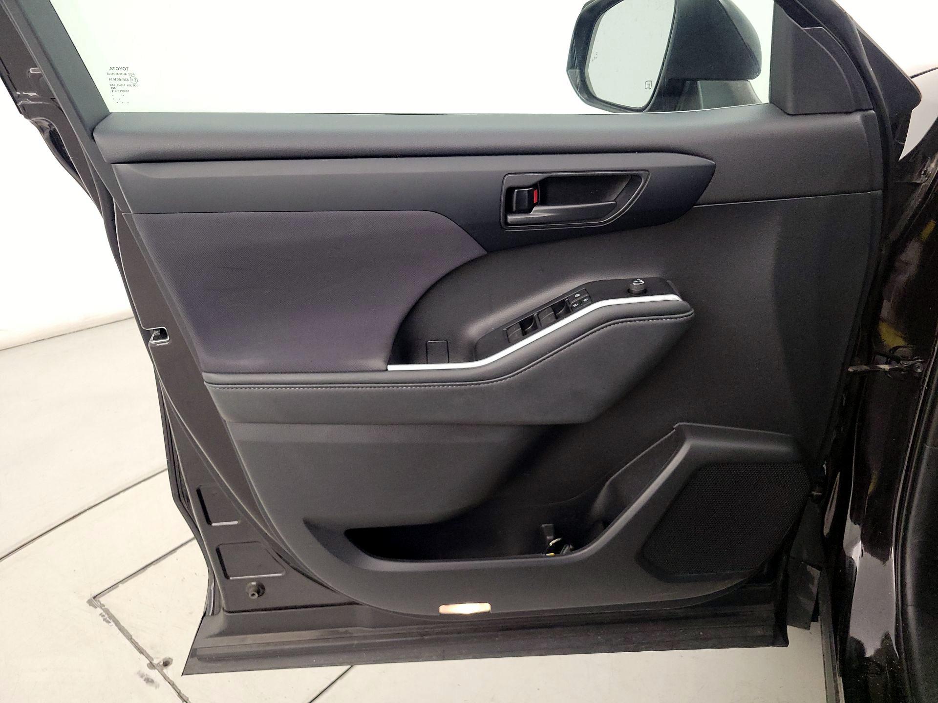 Thumbnail: 2021 Toyota Highlander - 12