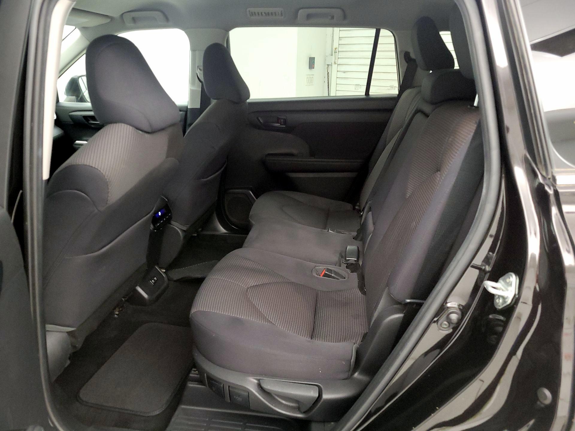 Thumbnail: 2021 Toyota Highlander - 19