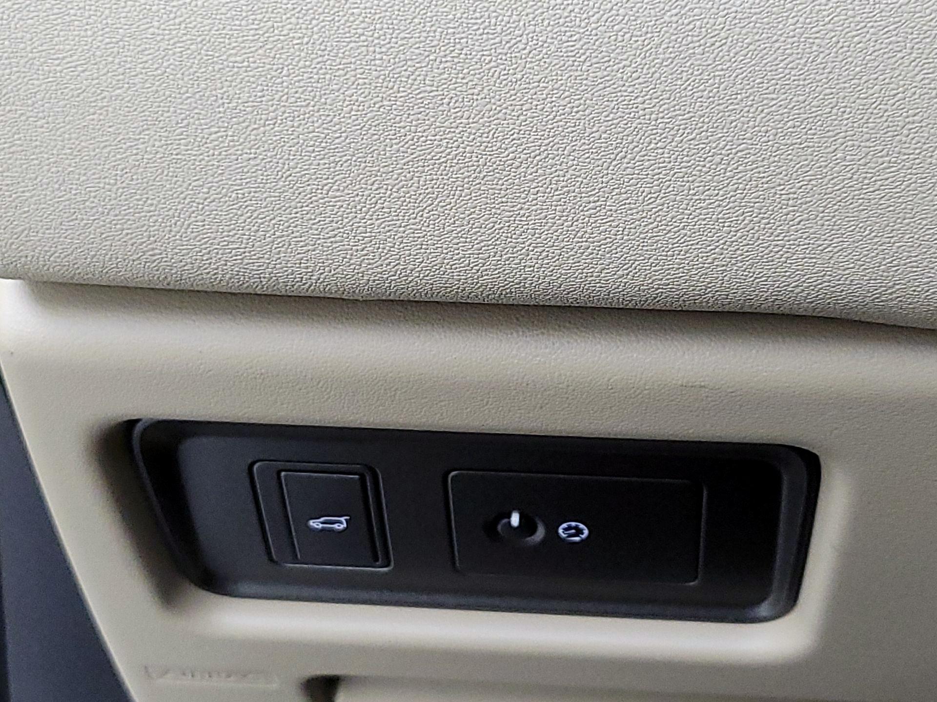 Thumbnail: 2018 Land Rover Range Rover Evoque - 13