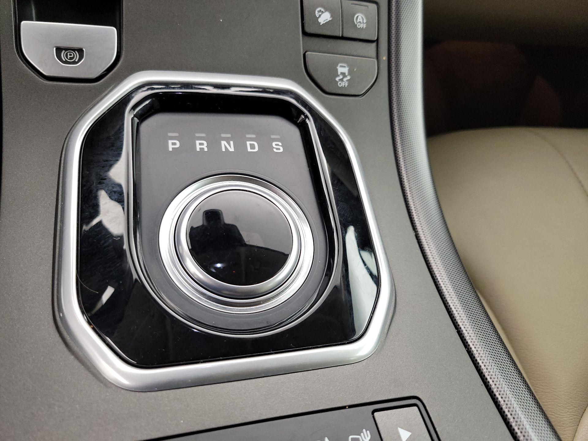 Thumbnail: 2018 Land Rover Range Rover Evoque - 17