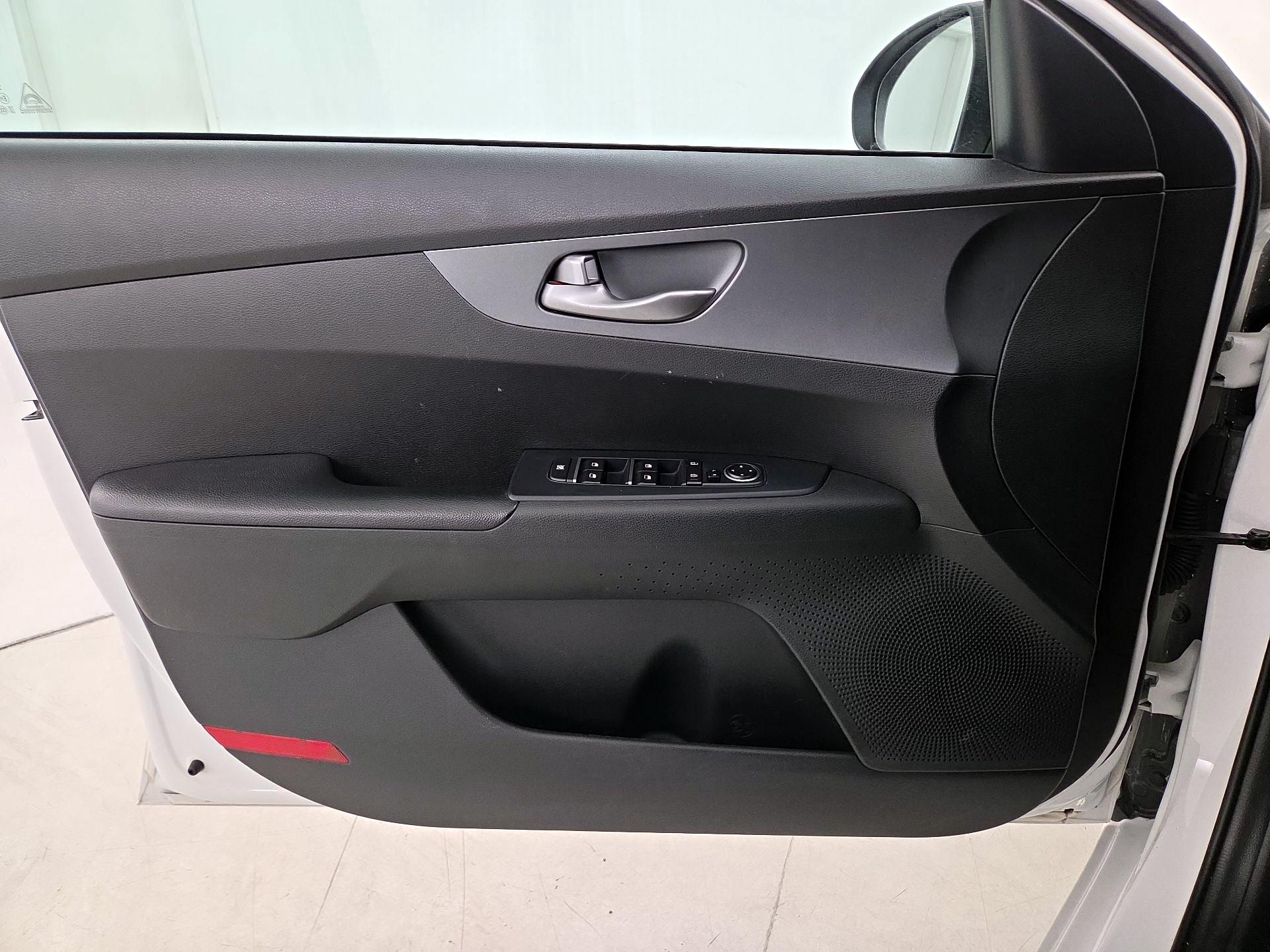 Thumbnail: 2020 Kia Forte - 12