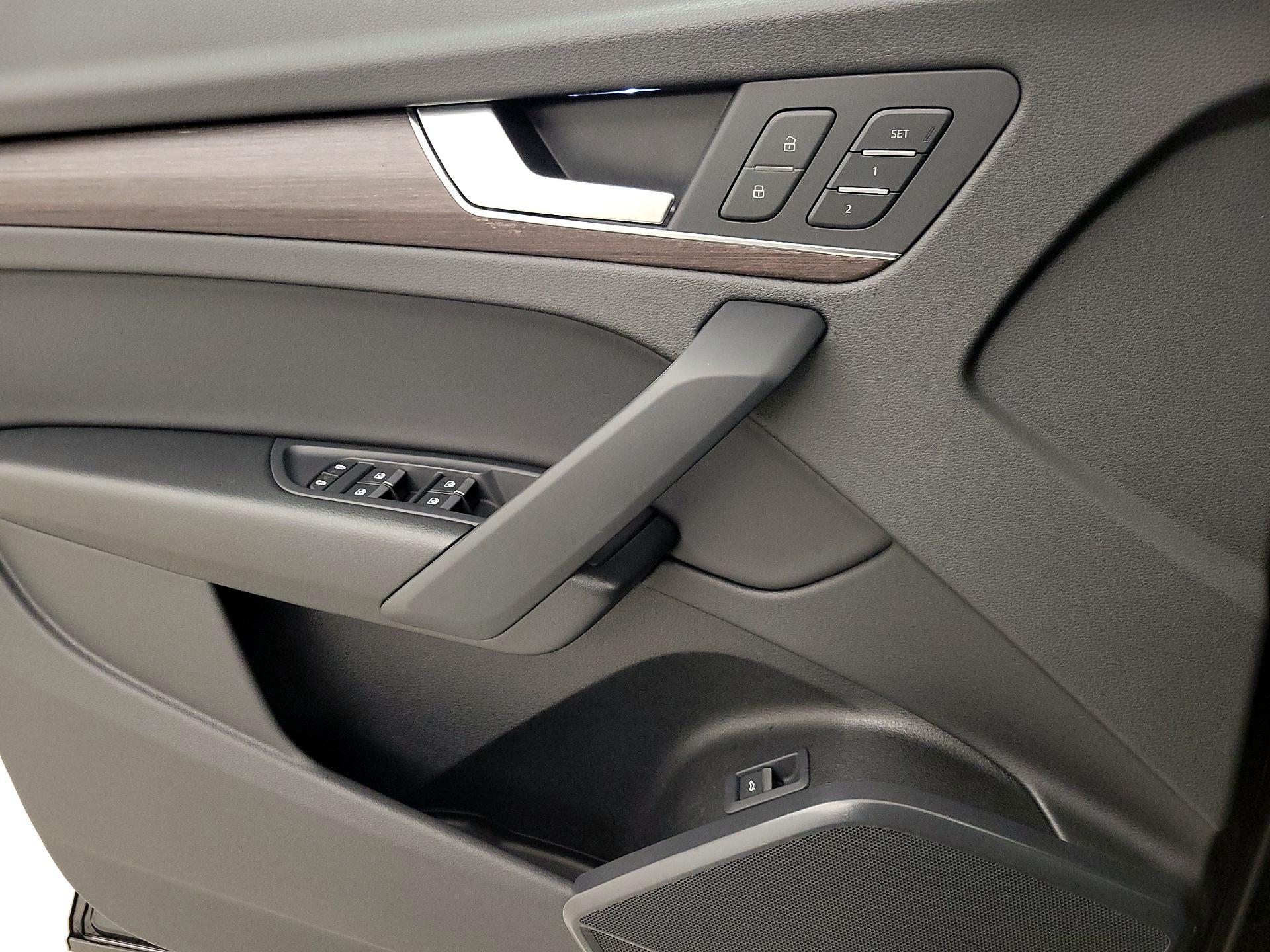 Thumbnail: 2023 Audi Q5 - 12