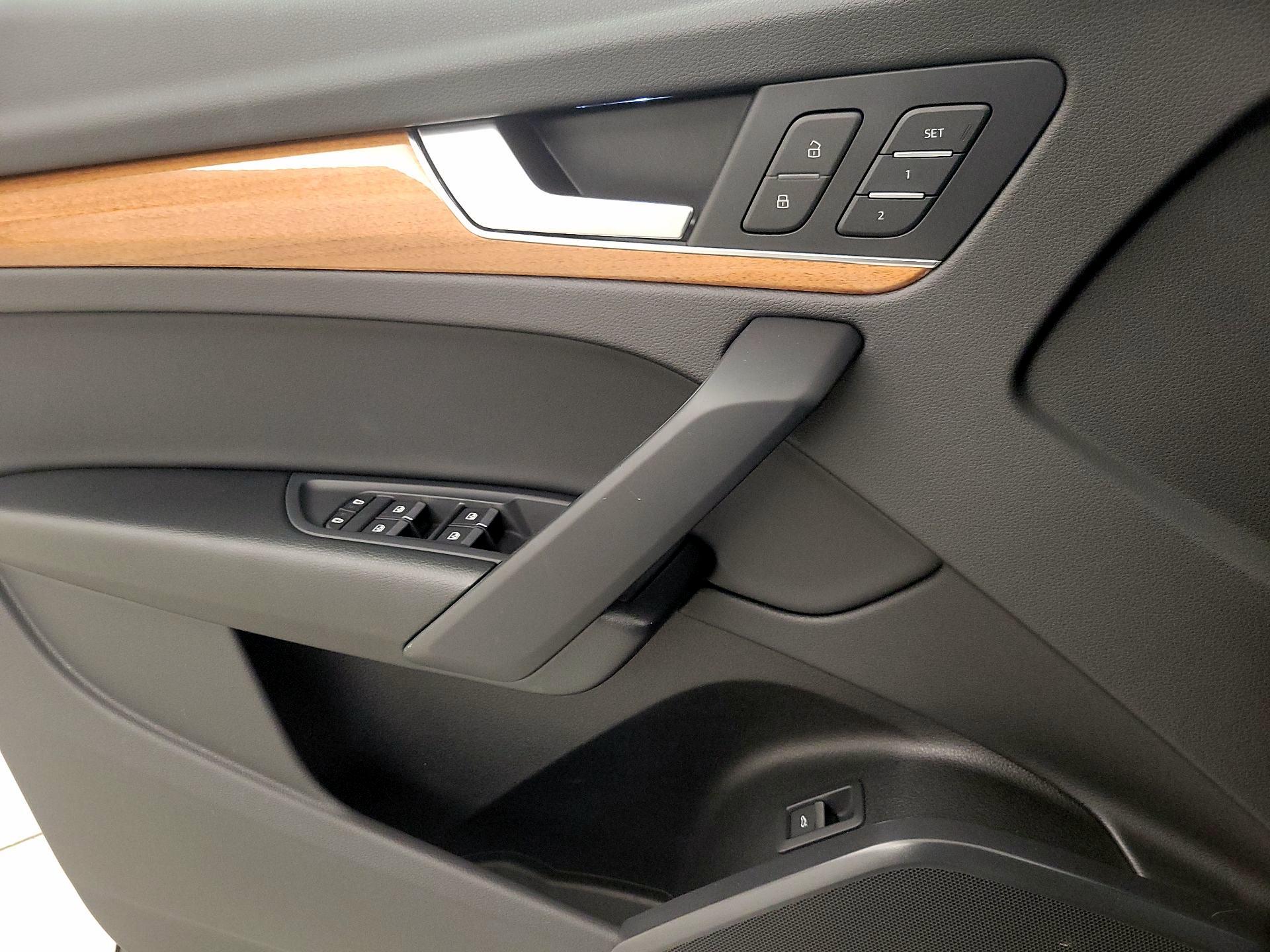 Thumbnail: 2023 Audi Q5 - 12