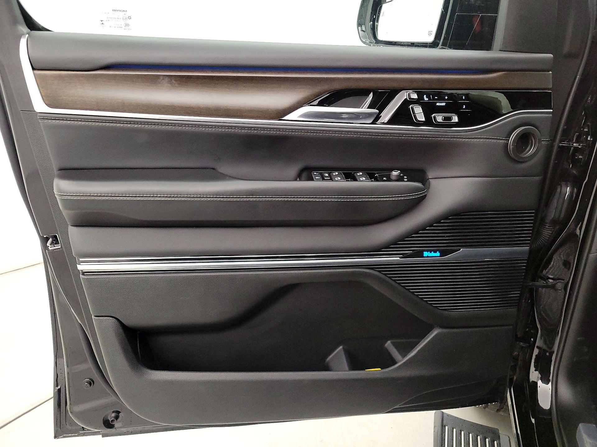 Thumbnail: 2022 Jeep Grand Wagoneer - 12