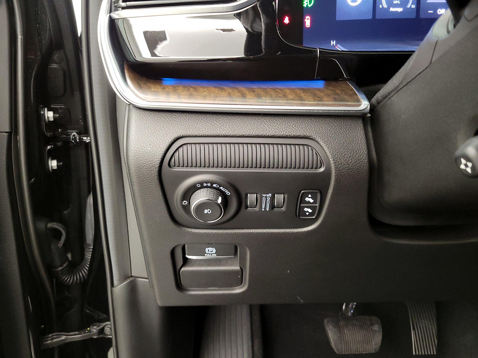 Thumbnail: 2022 Jeep Grand Wagoneer - 13