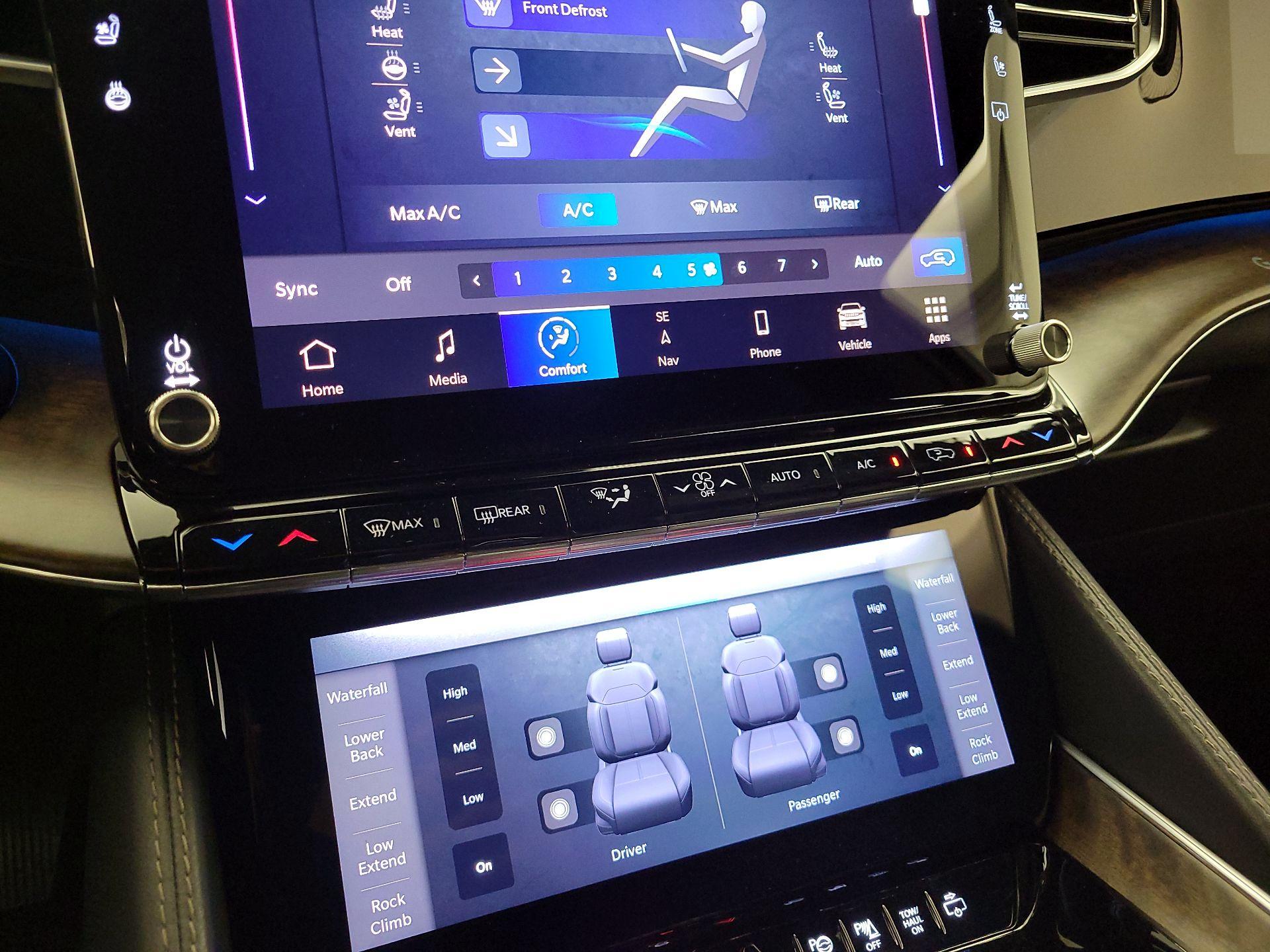 Thumbnail: 2022 Jeep Grand Wagoneer - 17