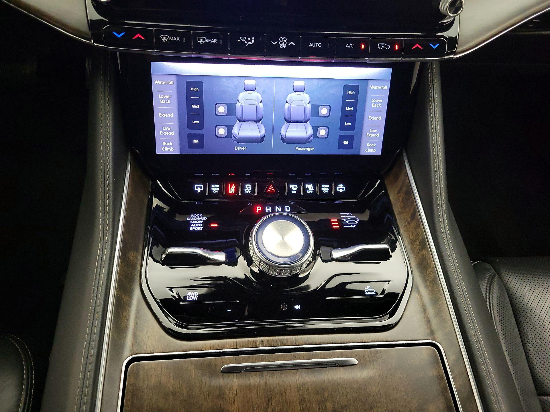 Thumbnail: 2022 Jeep Grand Wagoneer - 18