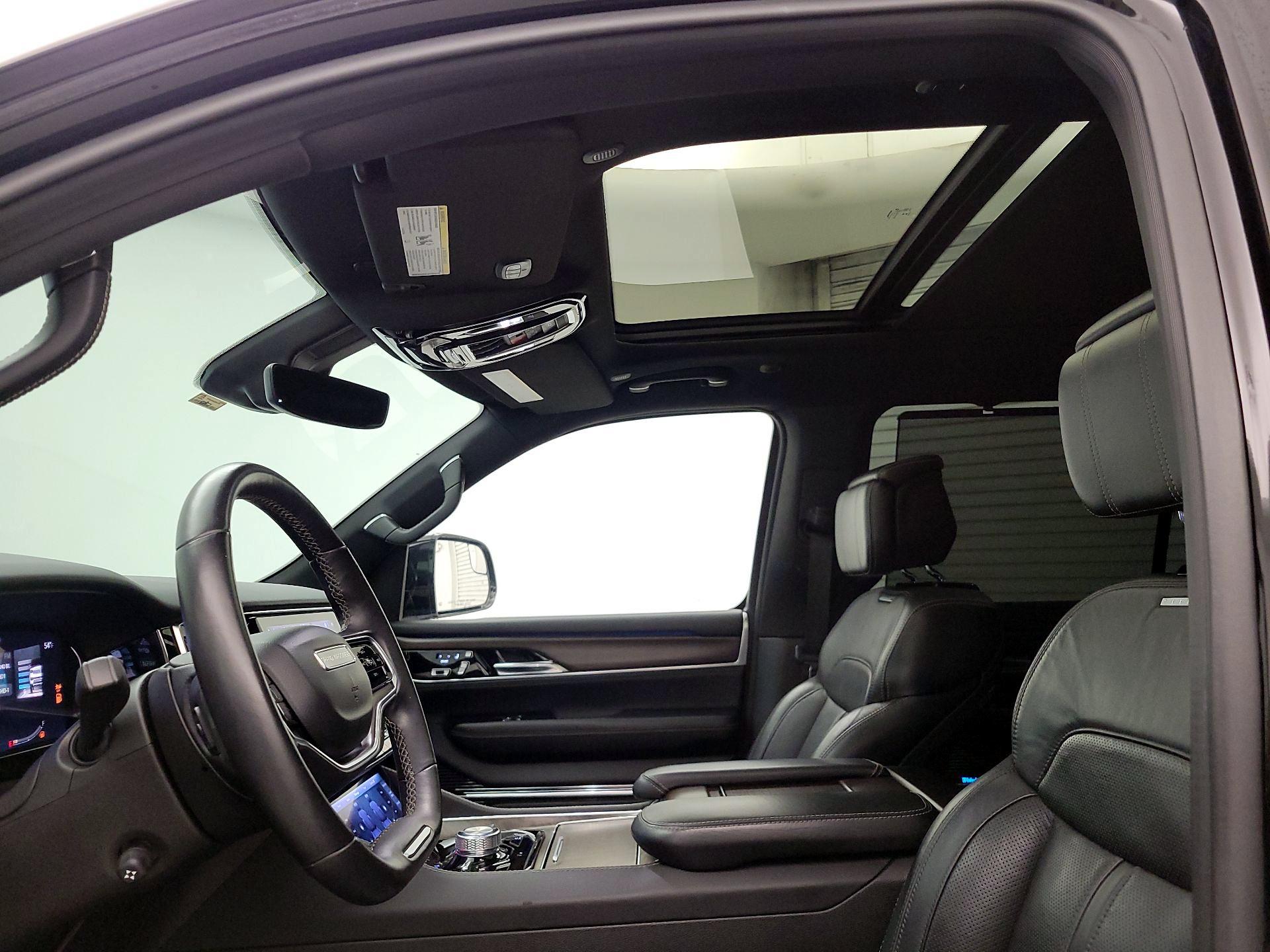 Thumbnail: 2022 Jeep Grand Wagoneer - 20