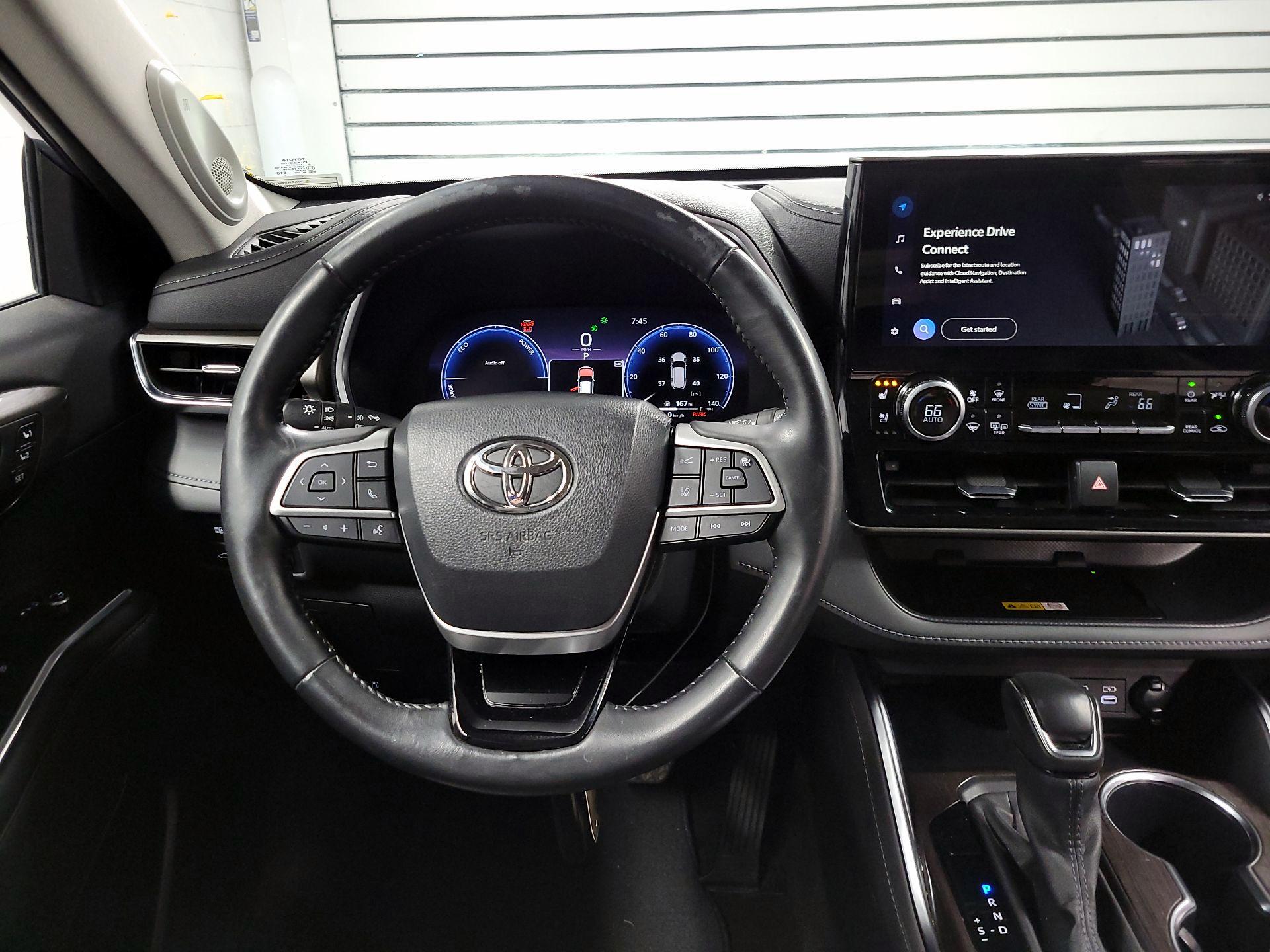 Thumbnail: 2023 Toyota Highlander - 10