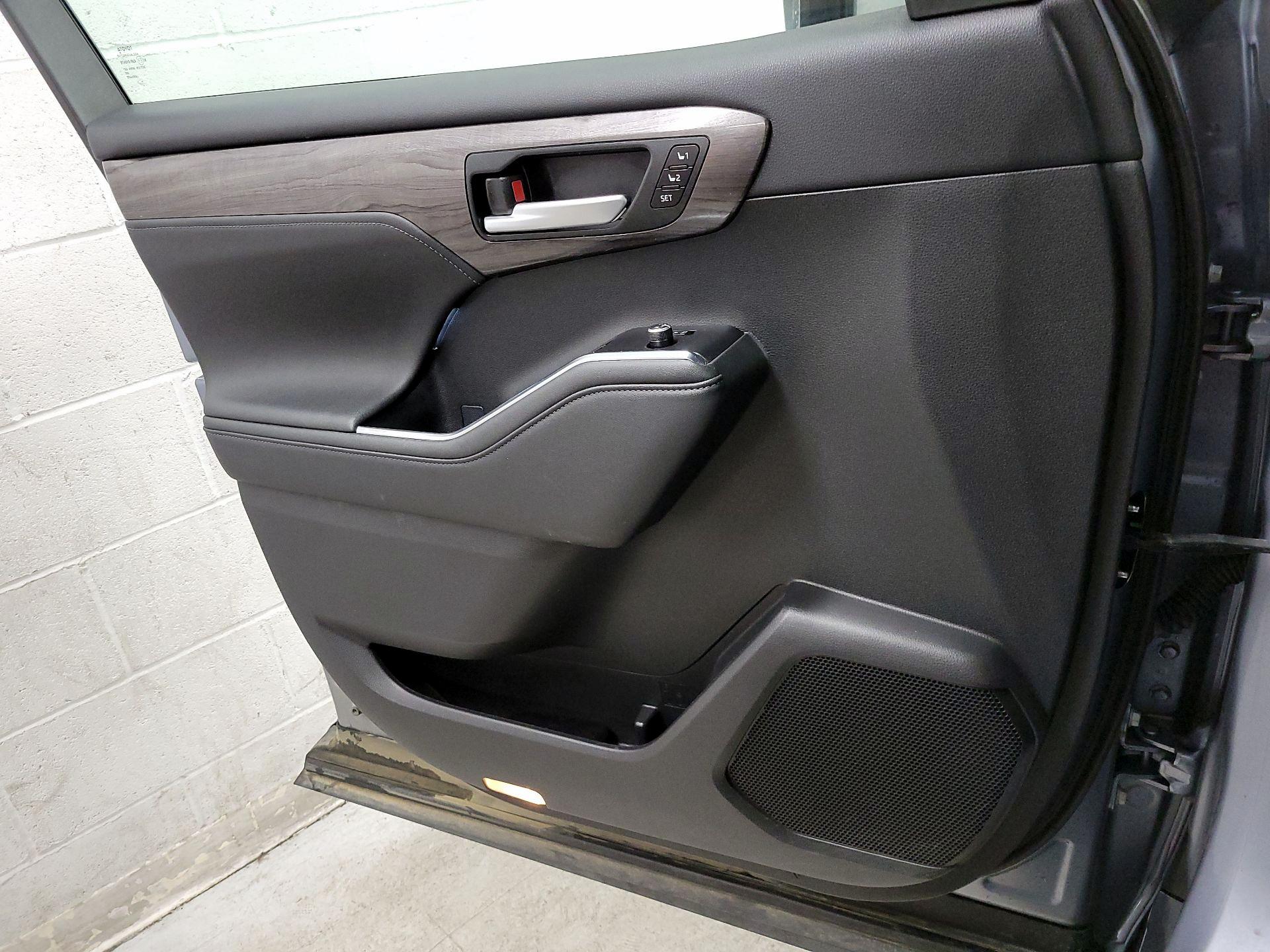 Thumbnail: 2023 Toyota Highlander - 12