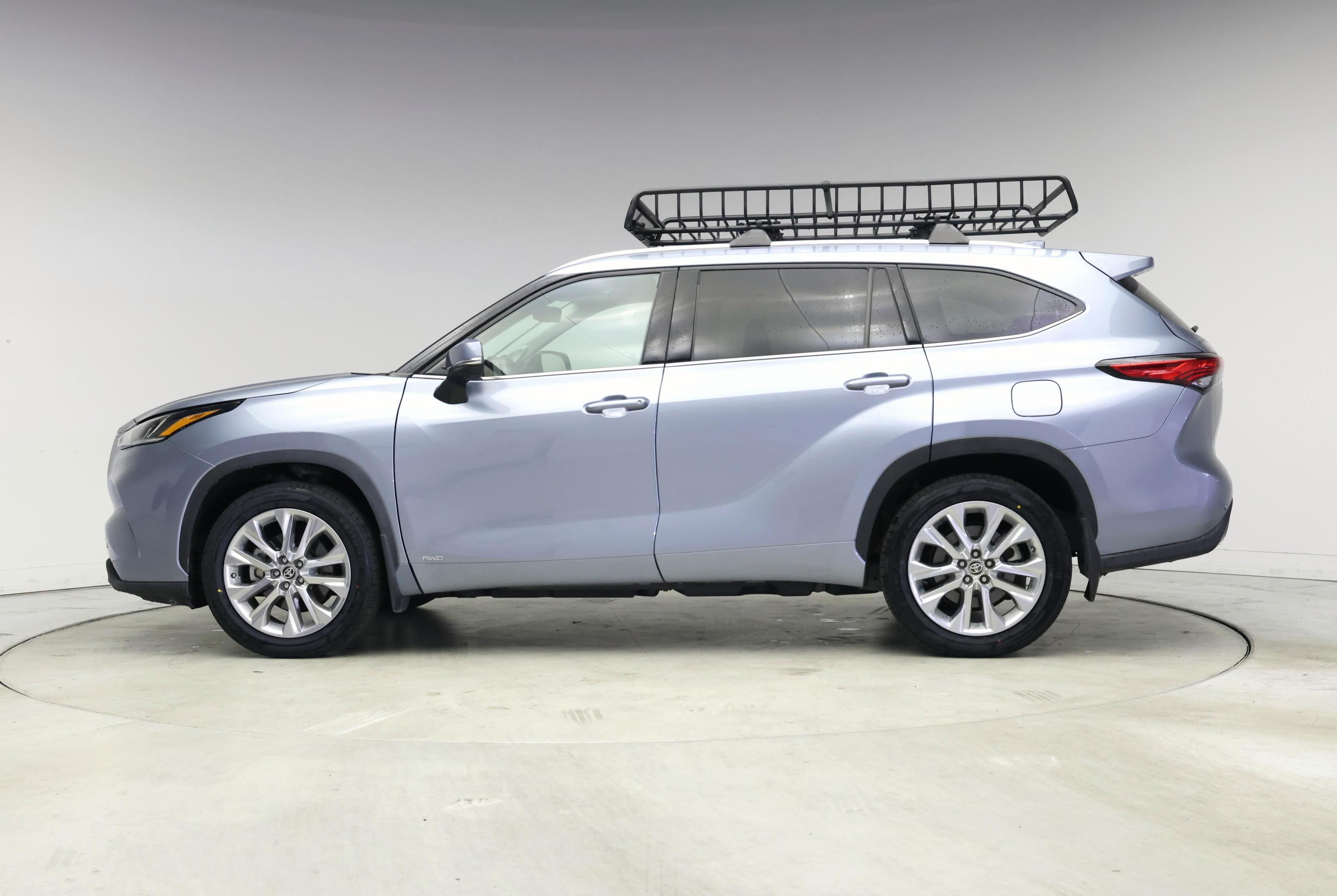 Thumbnail: 2023 Toyota Highlander - 3