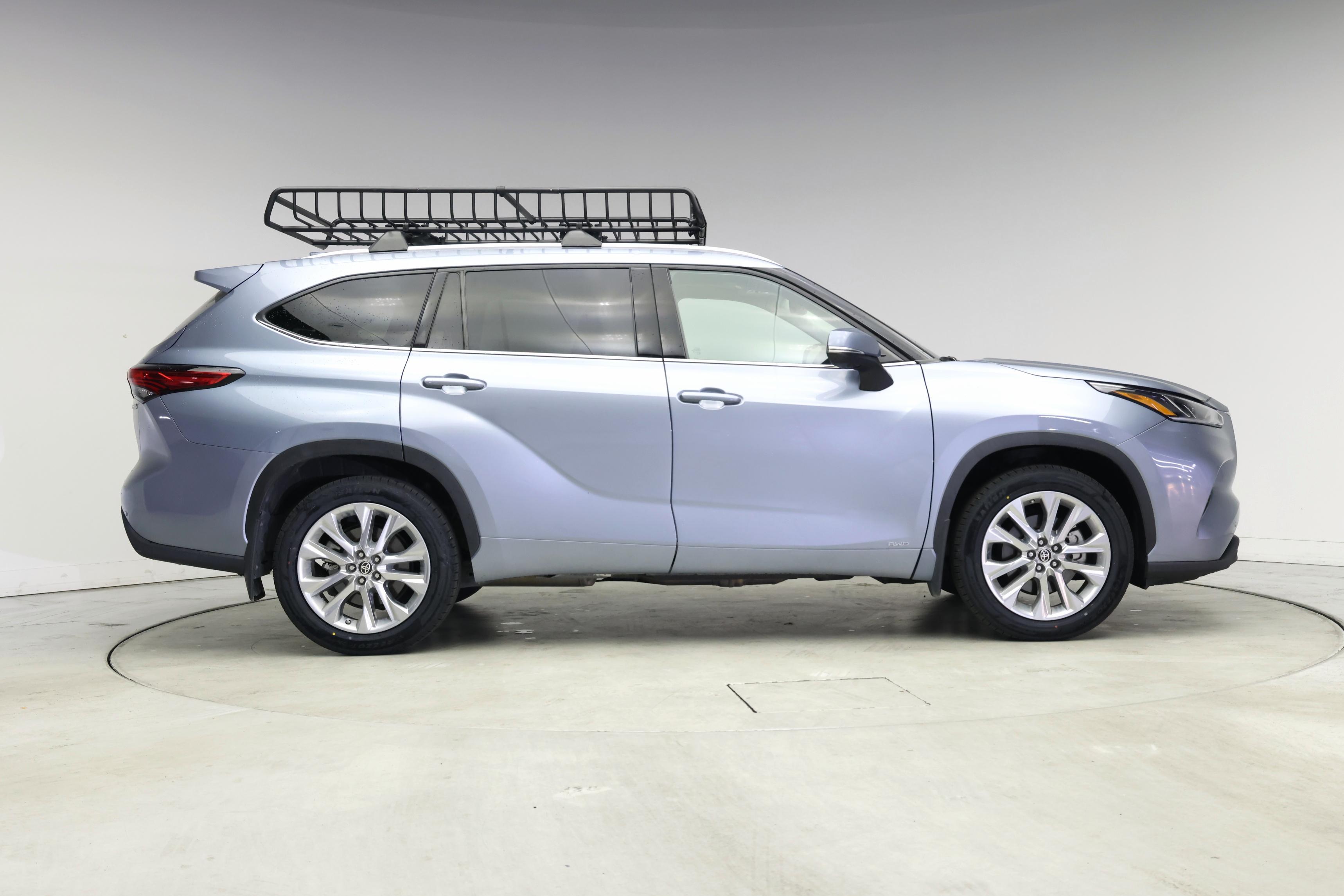 Thumbnail: 2023 Toyota Highlander - 7