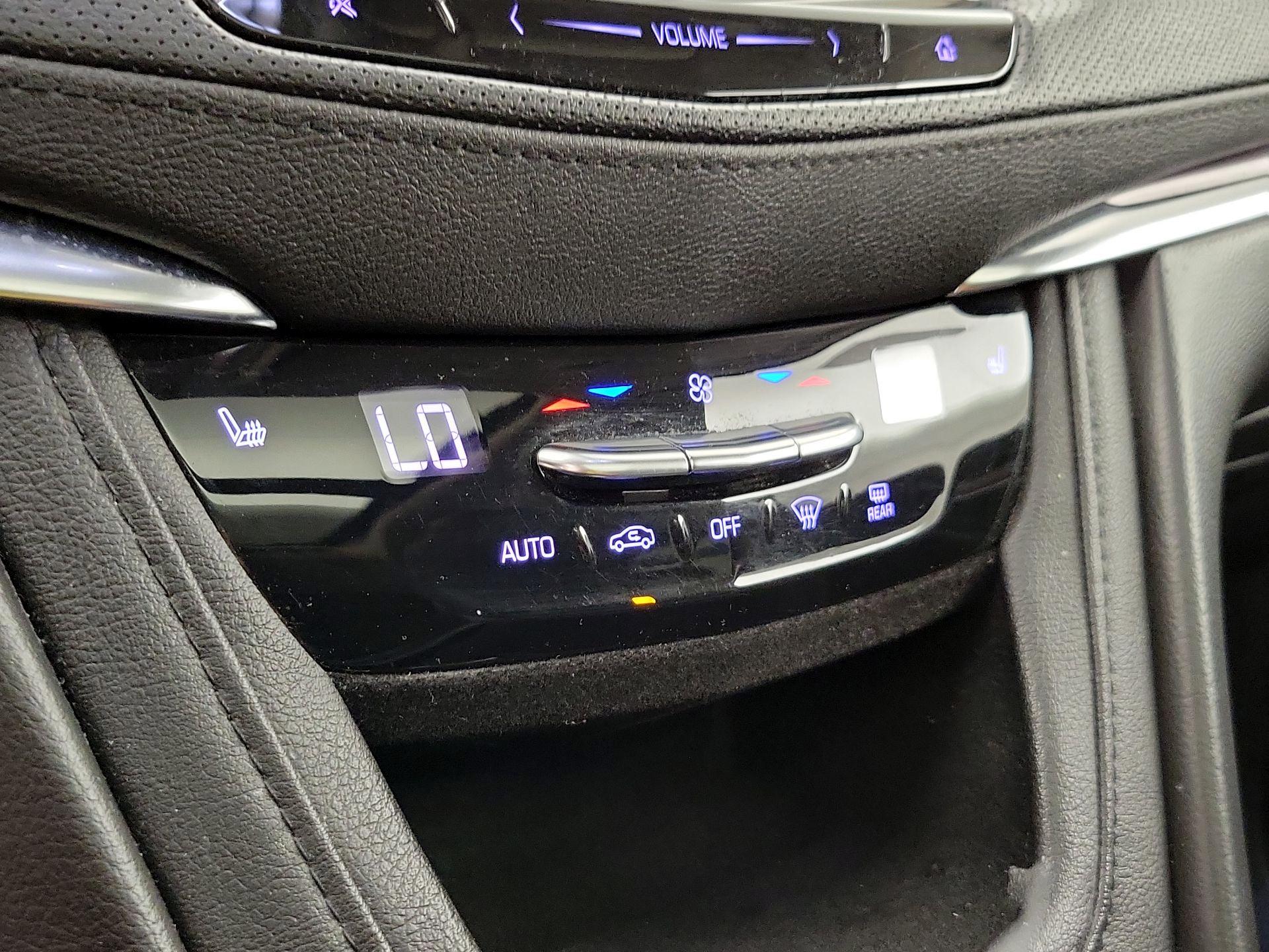 Thumbnail: 2019 Cadillac XT5 - 17