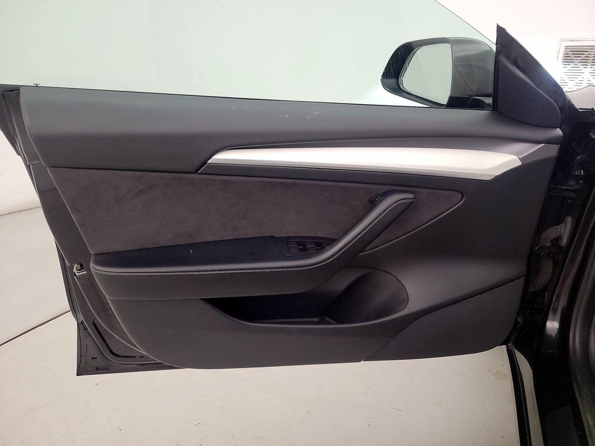 Thumbnail: 2021 Tesla Model 3 - 12