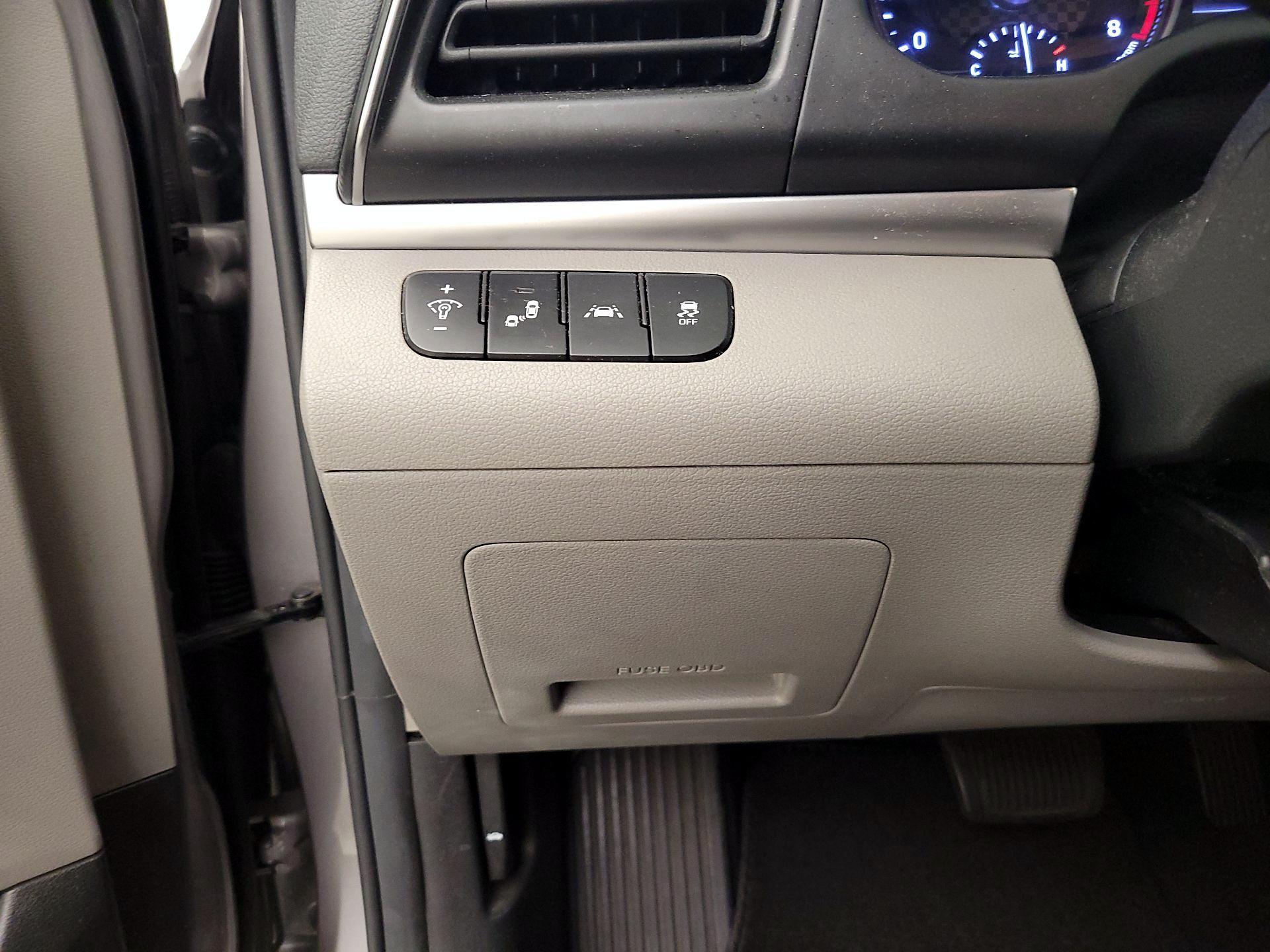 Thumbnail: 2020 Hyundai Elantra - 13