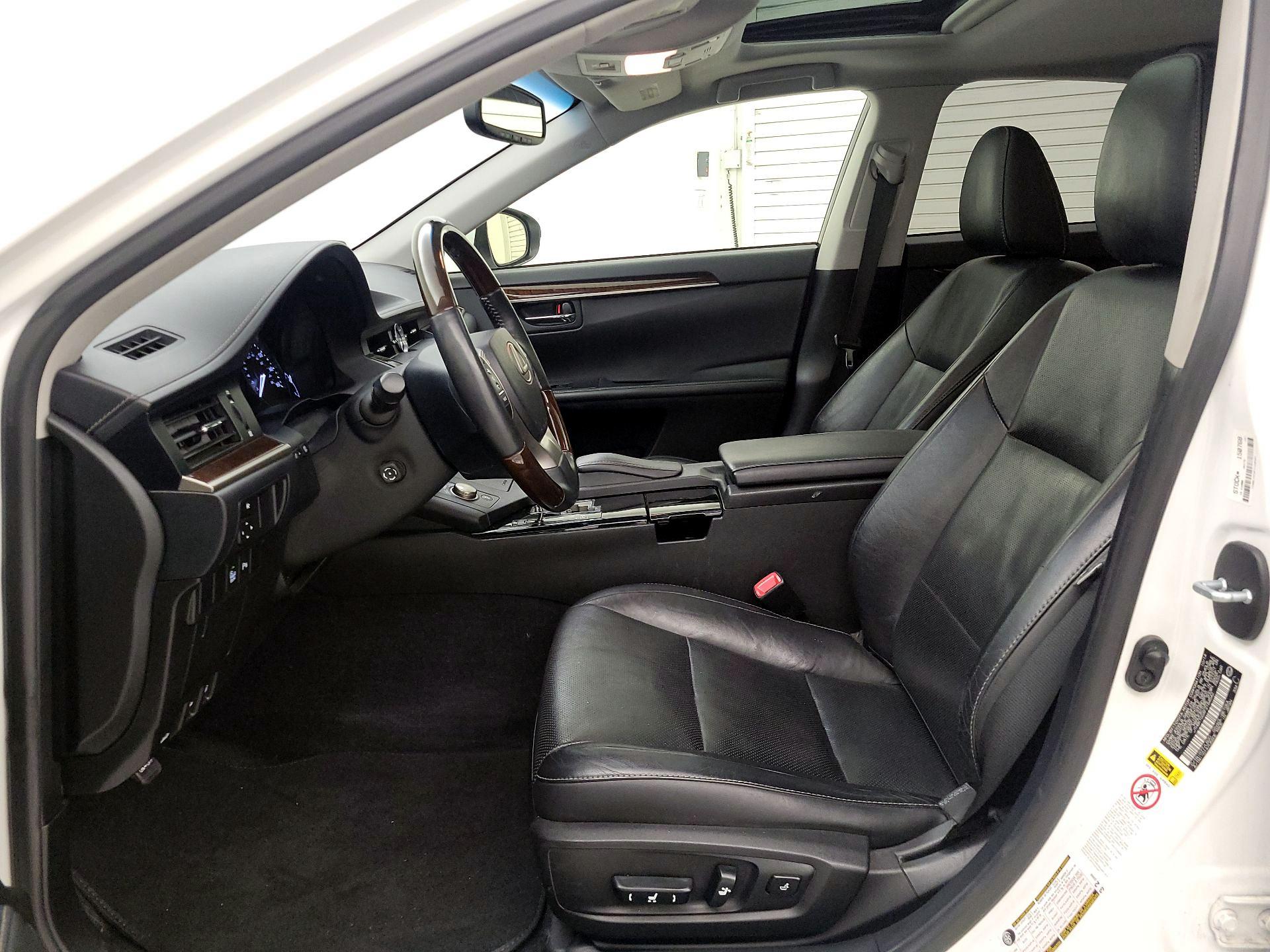 Thumbnail: 2015 Lexus ES - 11