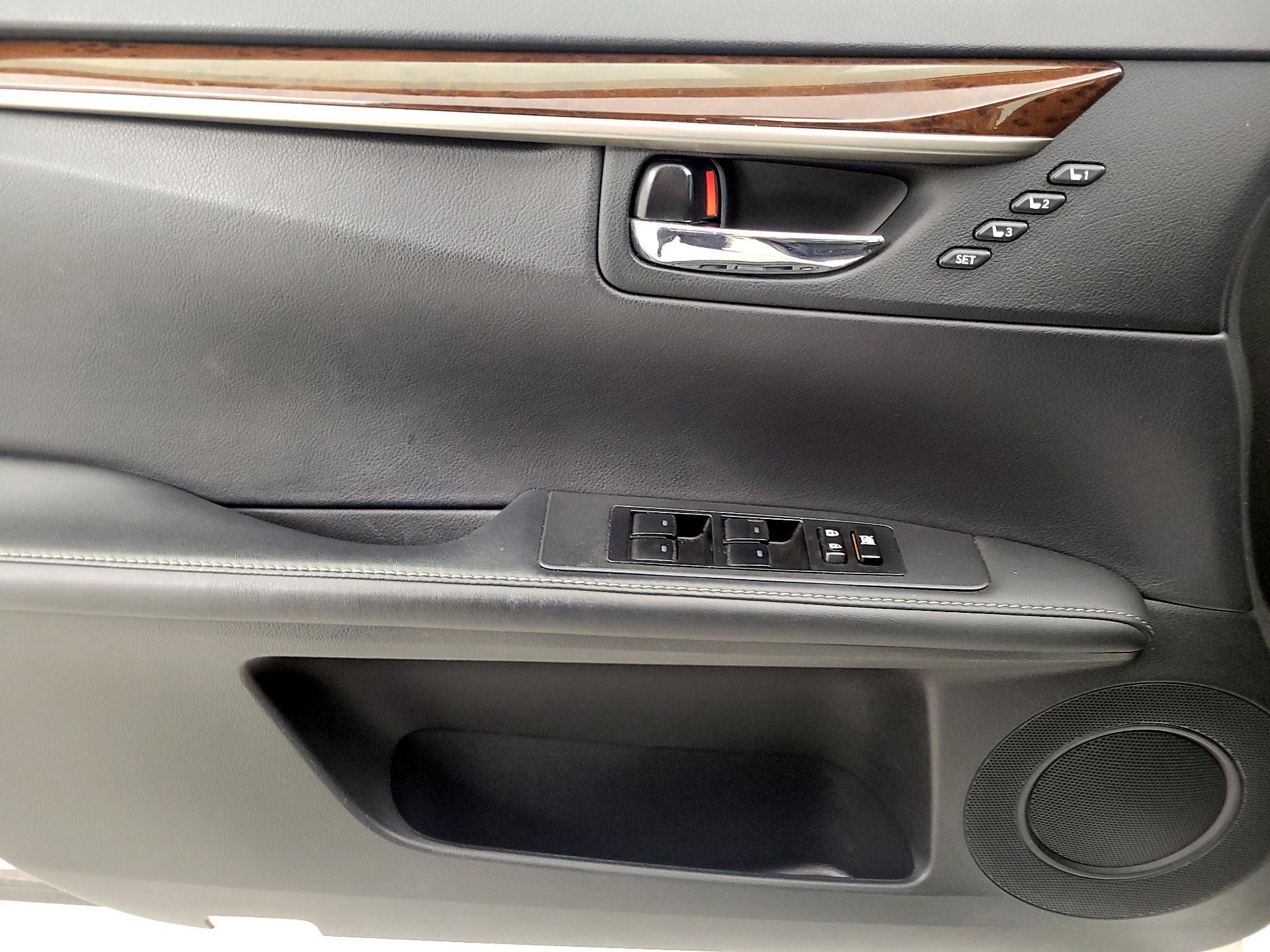 Thumbnail: 2015 Lexus ES - 12