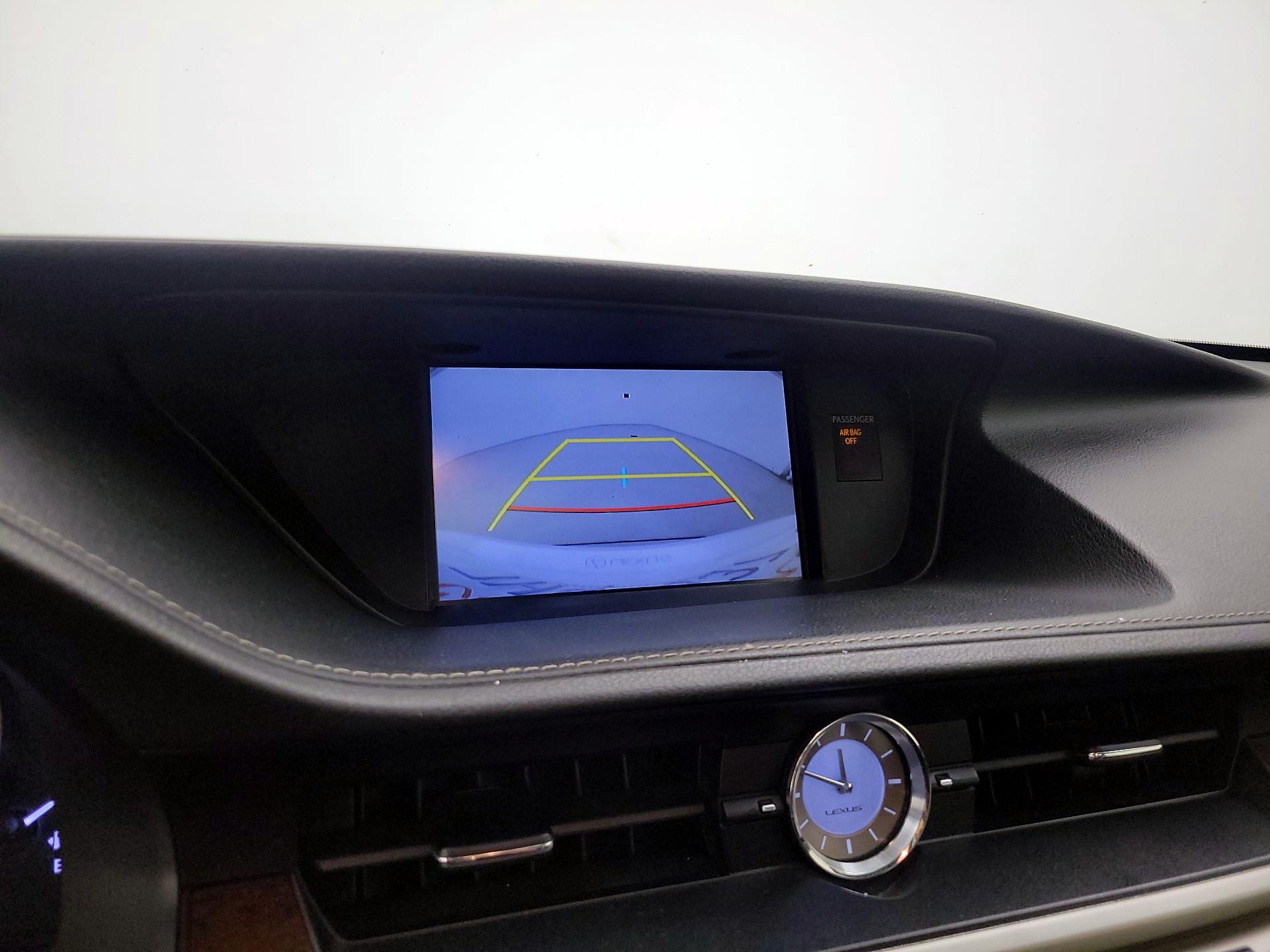 Thumbnail: 2015 Lexus ES - 14