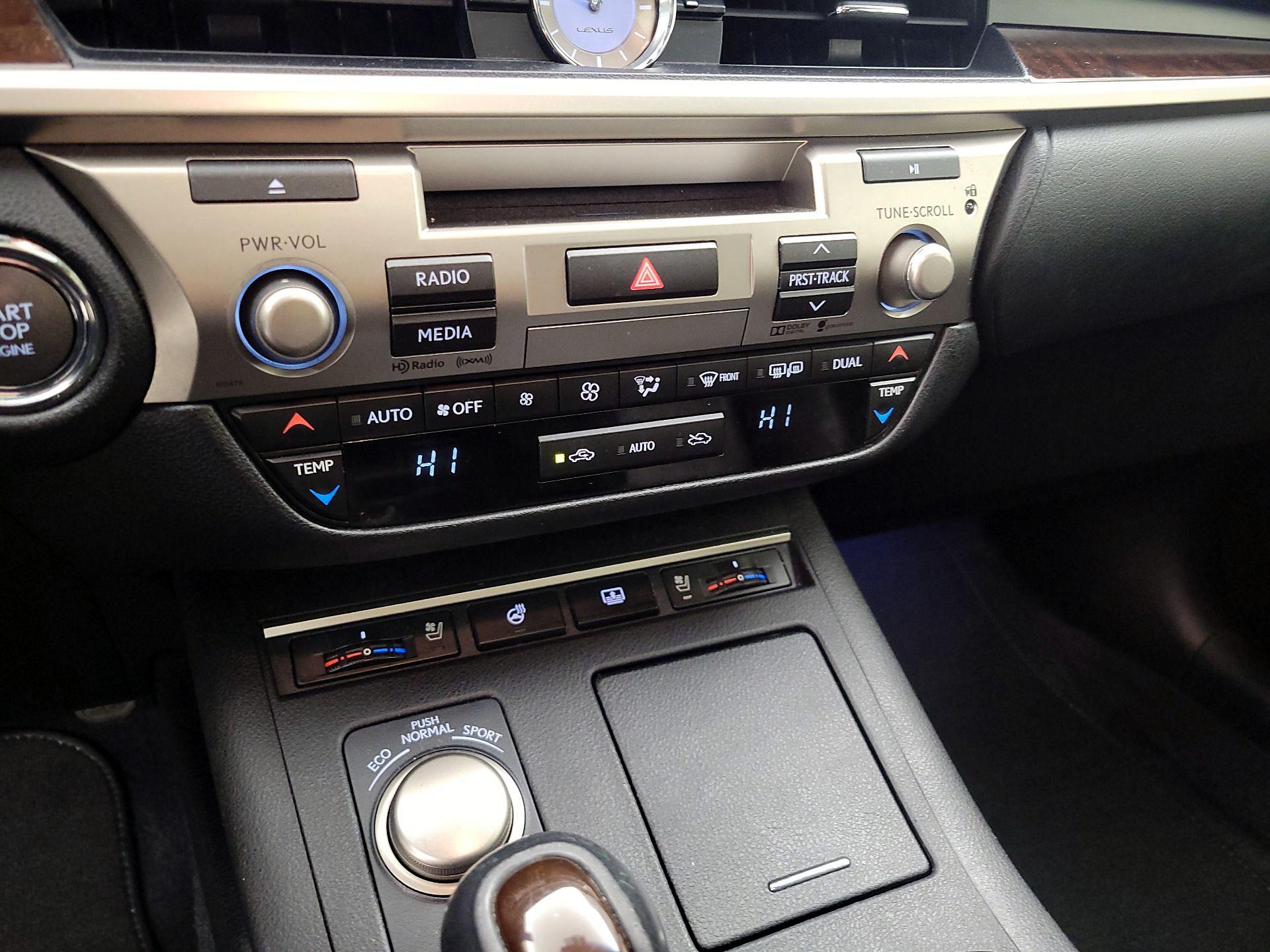 Thumbnail: 2015 Lexus ES - 16