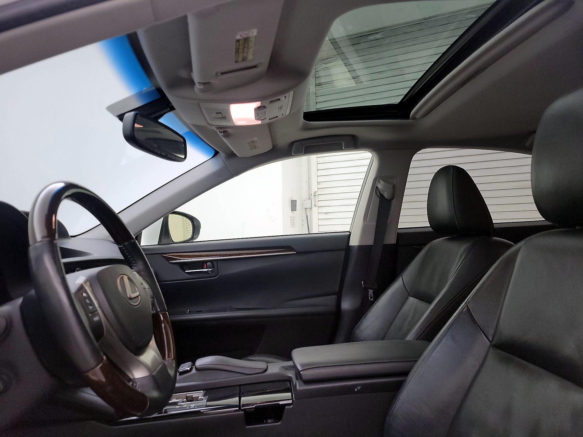 Thumbnail: 2015 Lexus ES - 19