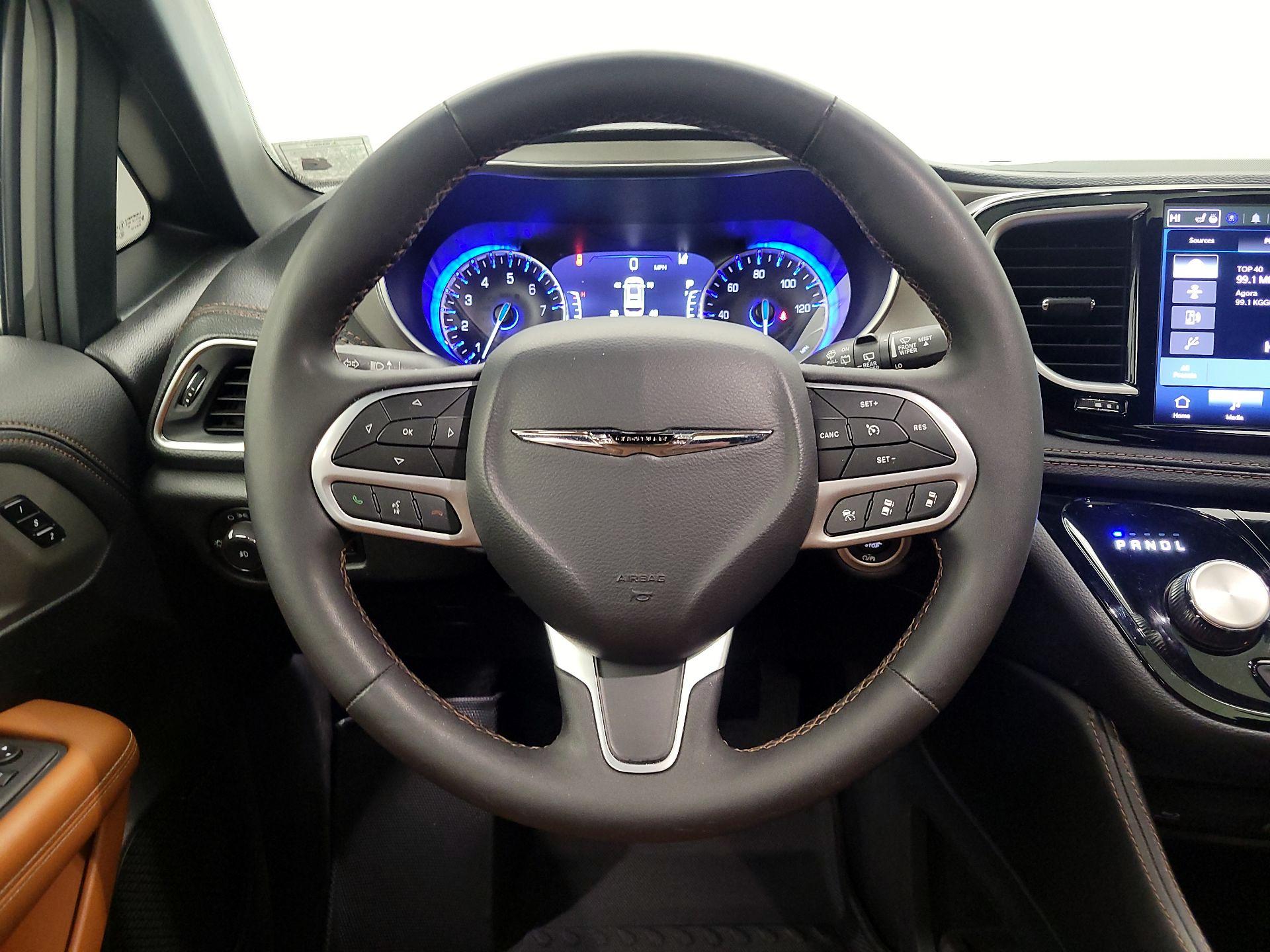 Thumbnail: 2024 Chrysler Pacifica - 10