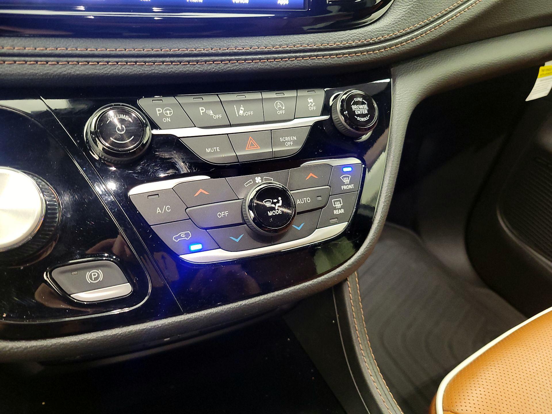 Thumbnail: 2024 Chrysler Pacifica - 16