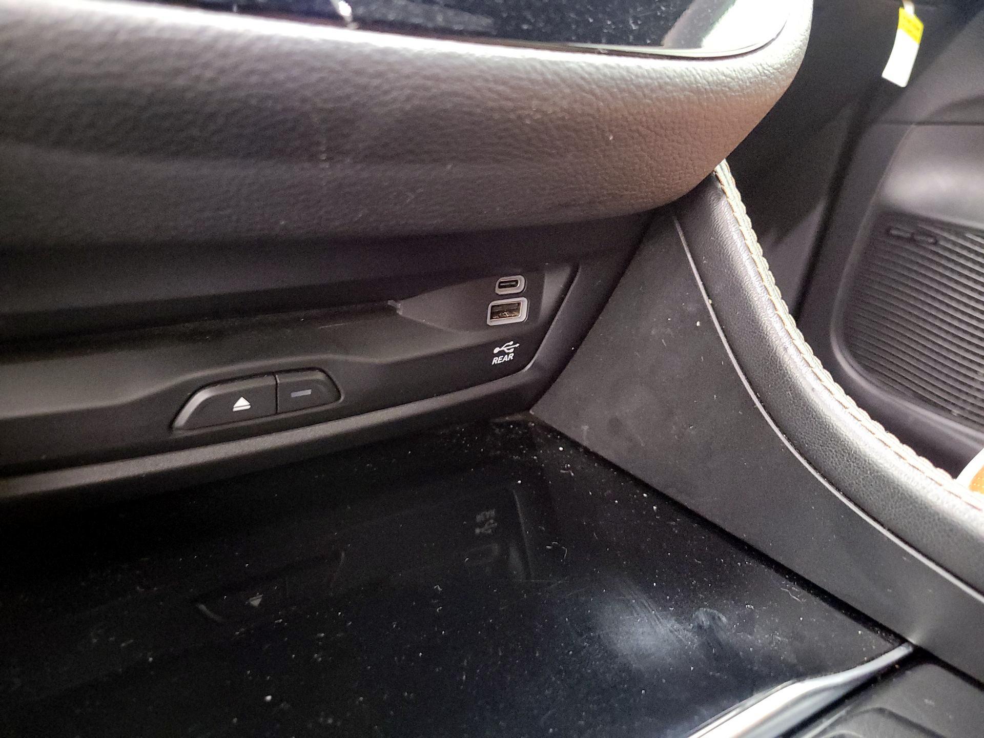 Thumbnail: 2024 Chrysler Pacifica - 18