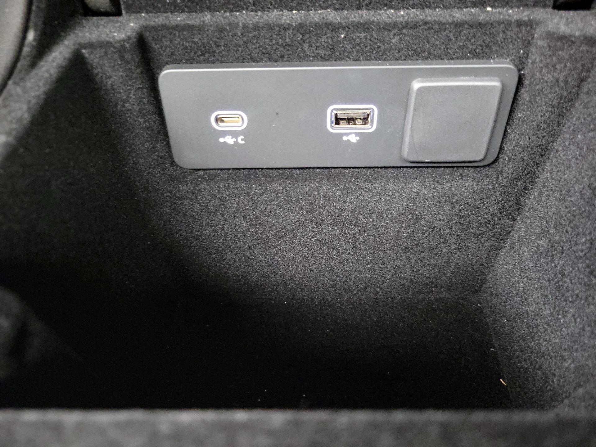 Thumbnail: 2024 Jaguar XF - 19