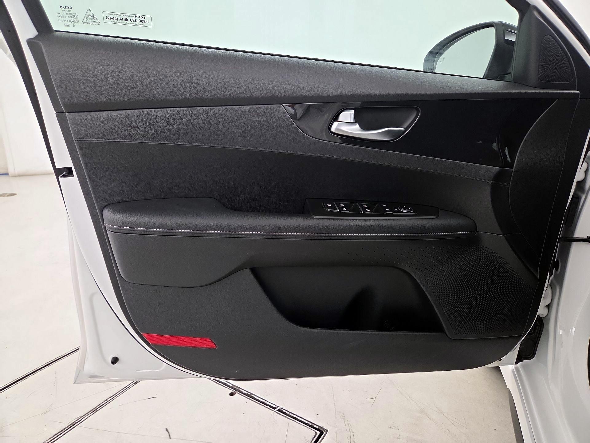 Thumbnail: 2024 Kia Forte - 12