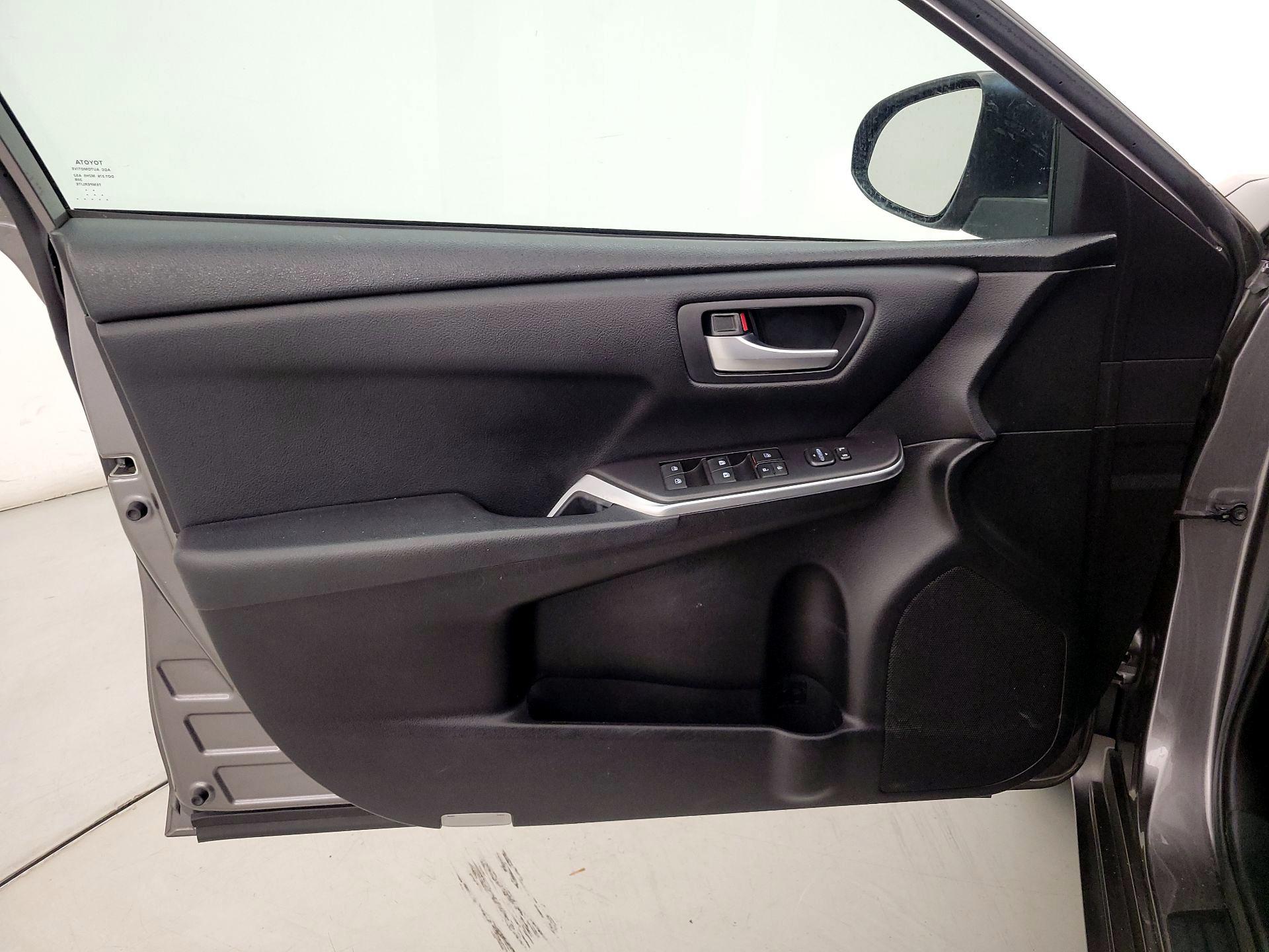 Thumbnail: 2017 Toyota Camry - 12