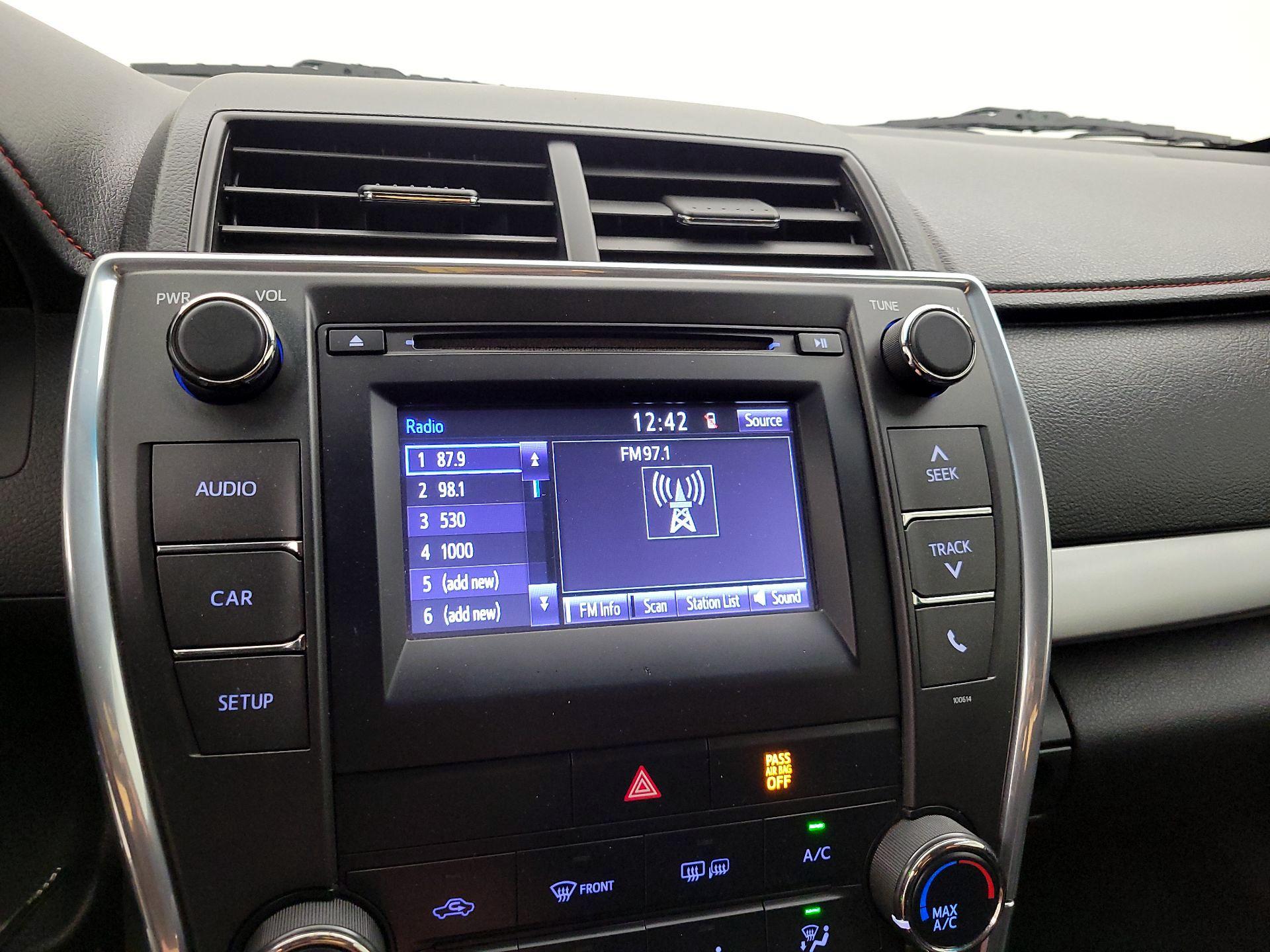 Thumbnail: 2017 Toyota Camry - 15