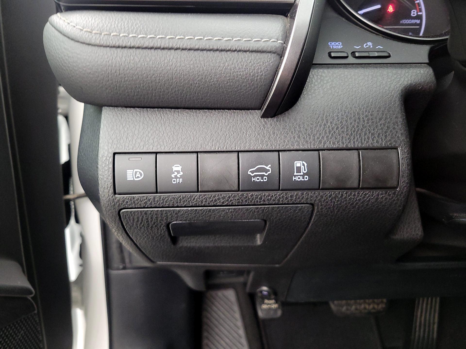 Thumbnail: 2021 Toyota Camry - 13