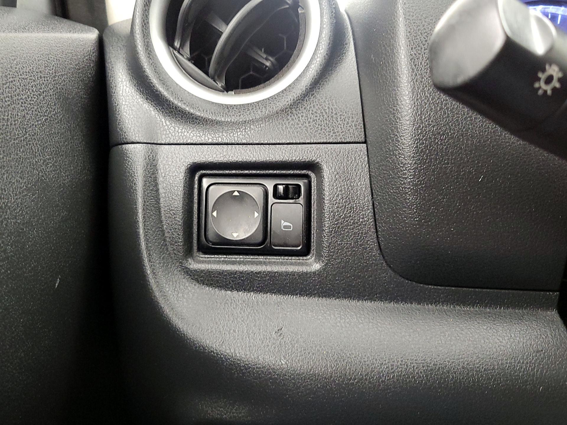 Thumbnail: 2015 Nissan Versa Note - 13