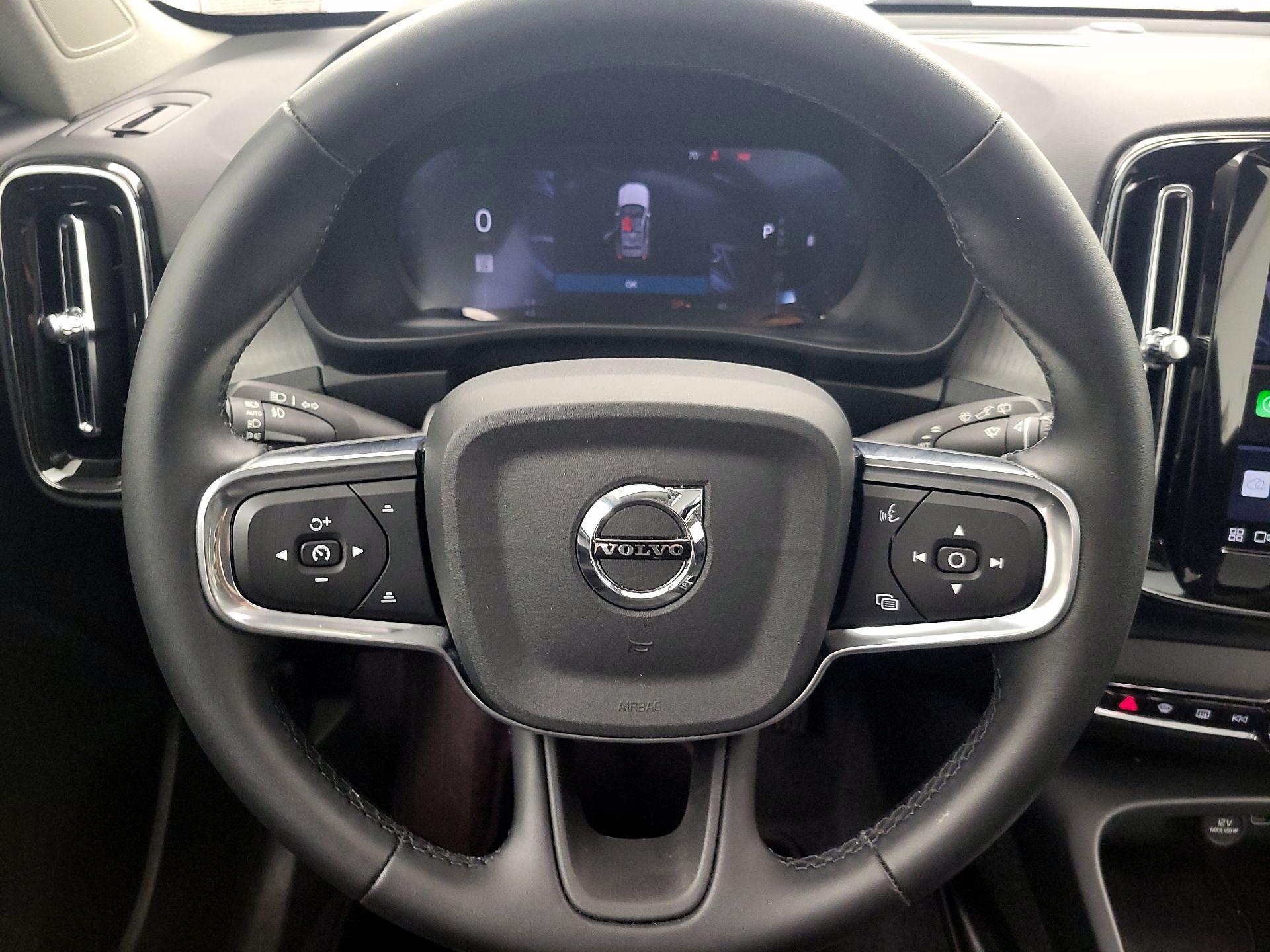 Thumbnail: 2025 Volvo XC40 - 10