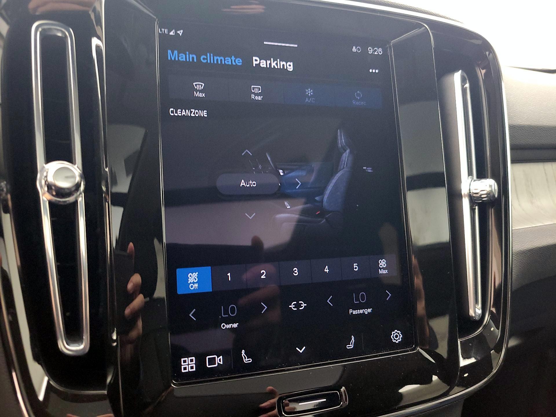 Thumbnail: 2025 Volvo XC40 - 16