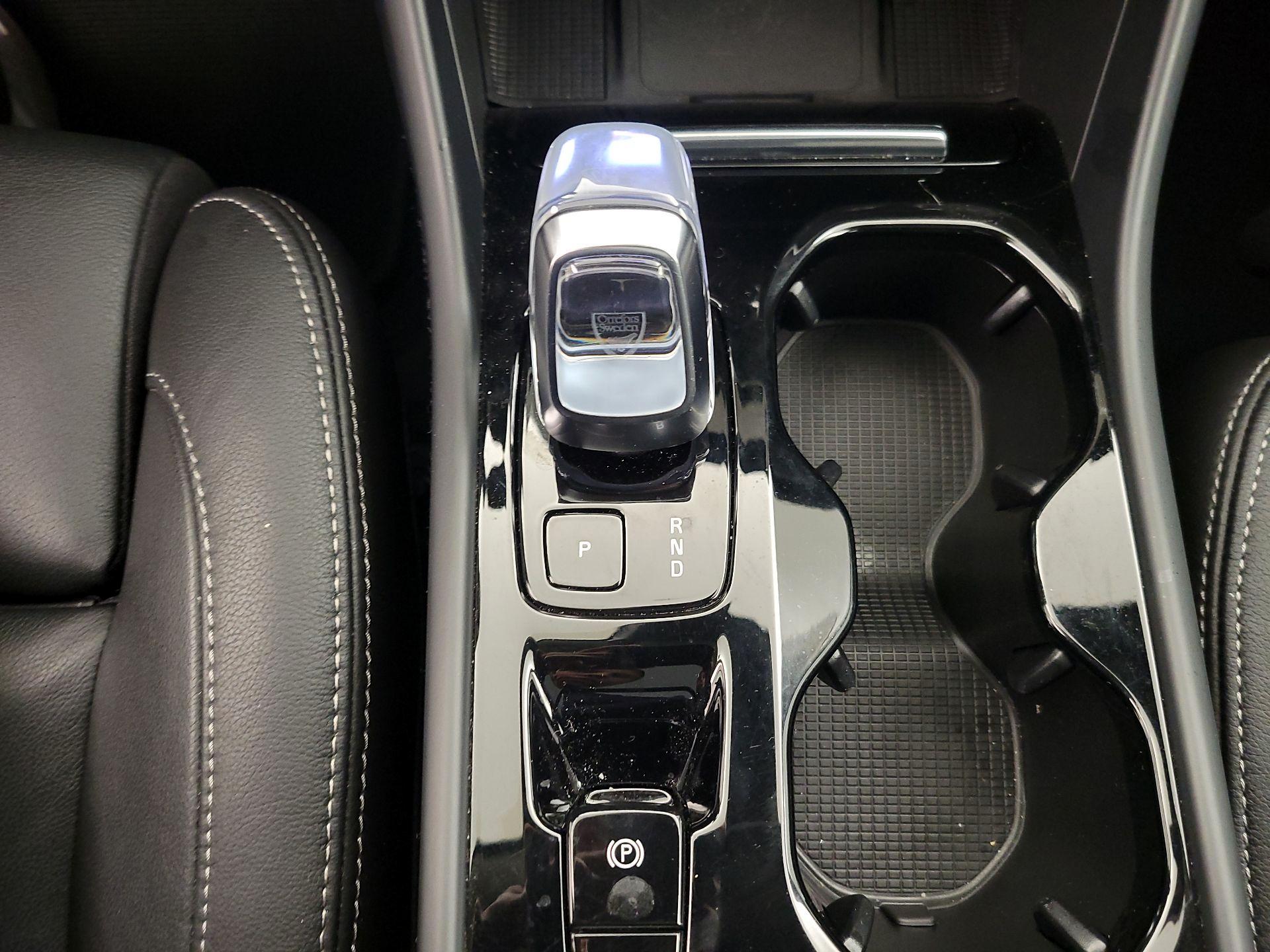 Thumbnail: 2025 Volvo XC40 - 17