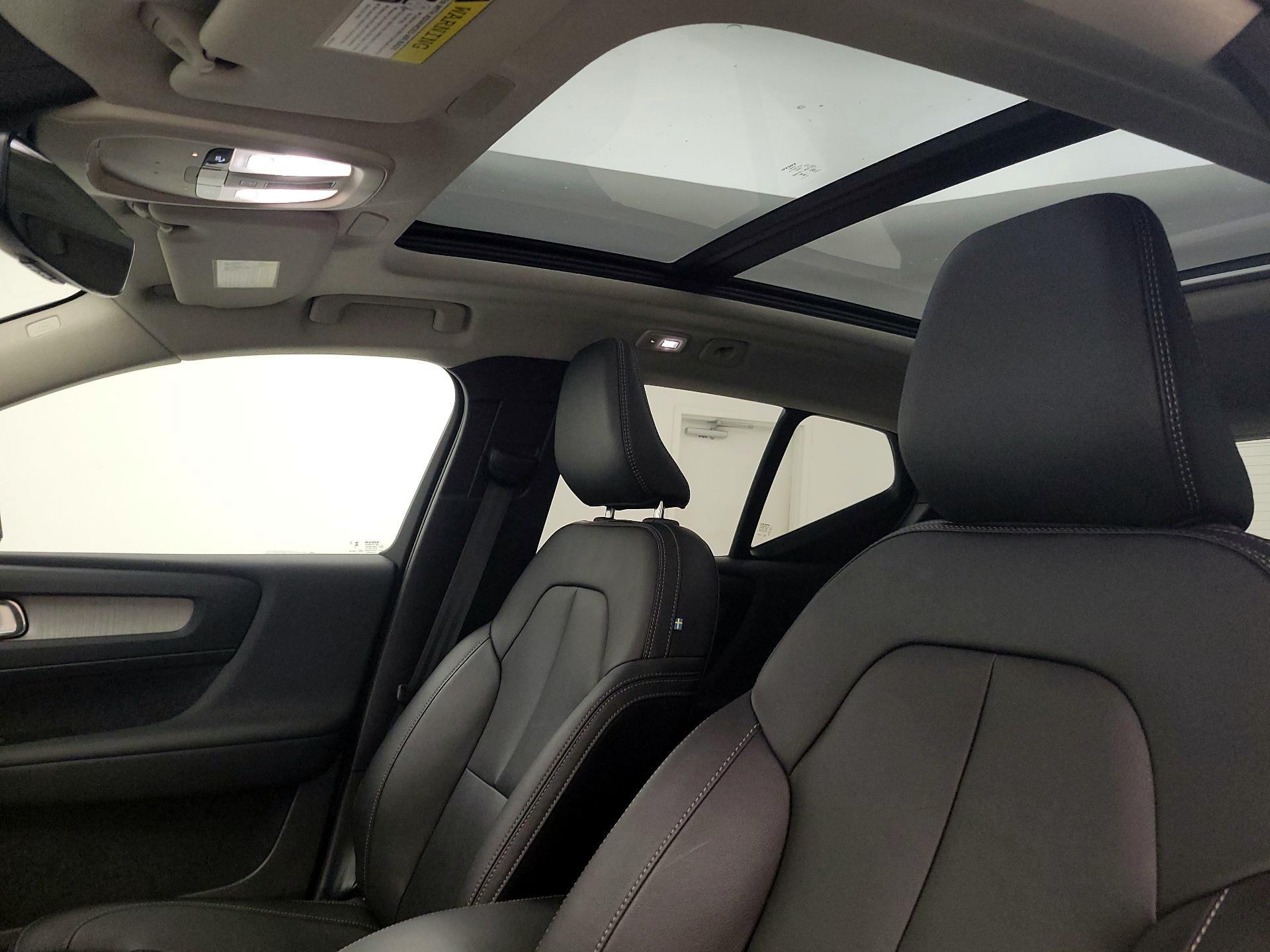 Thumbnail: 2025 Volvo XC40 - 19