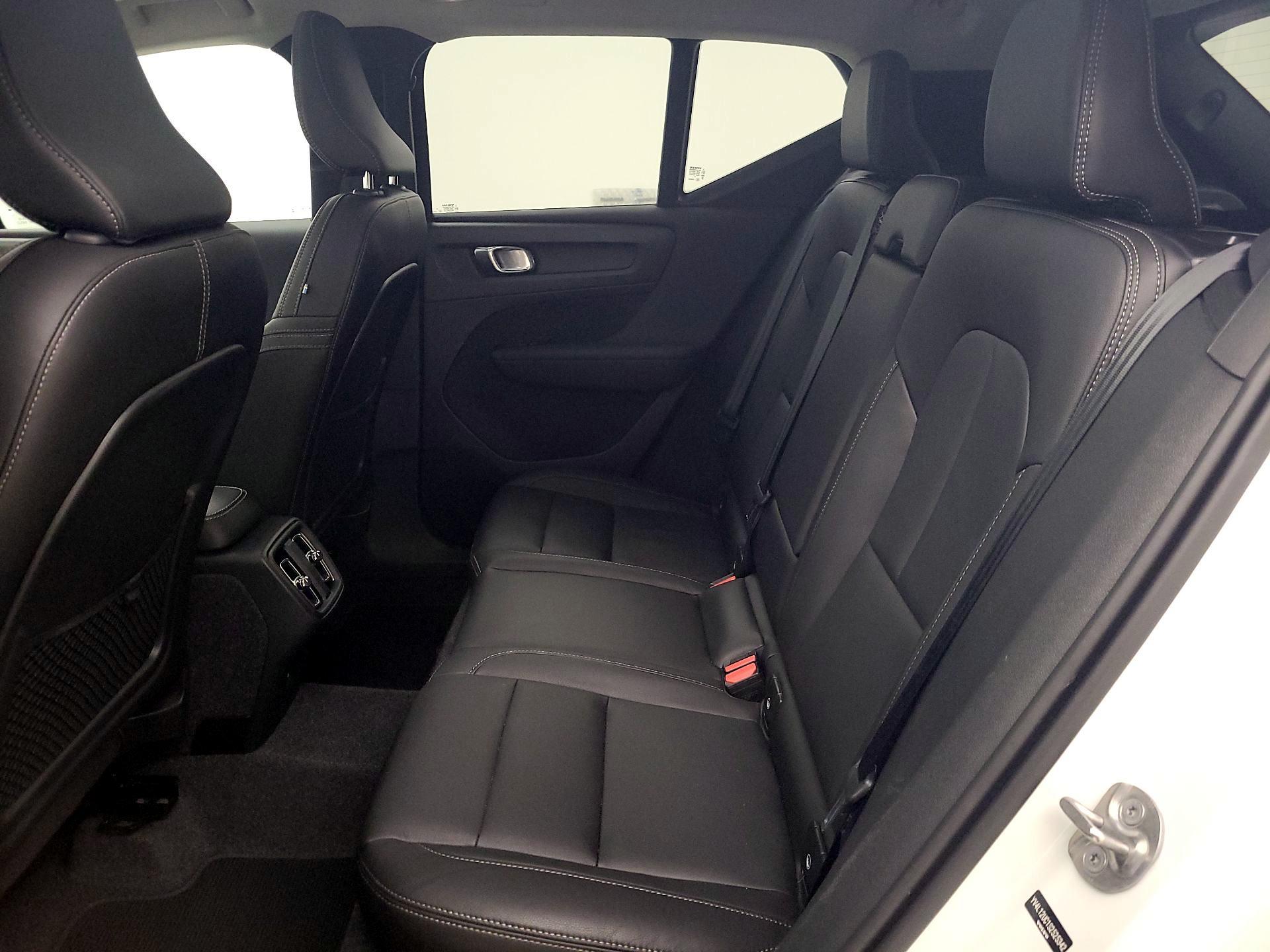 Thumbnail: 2025 Volvo XC40 - 20