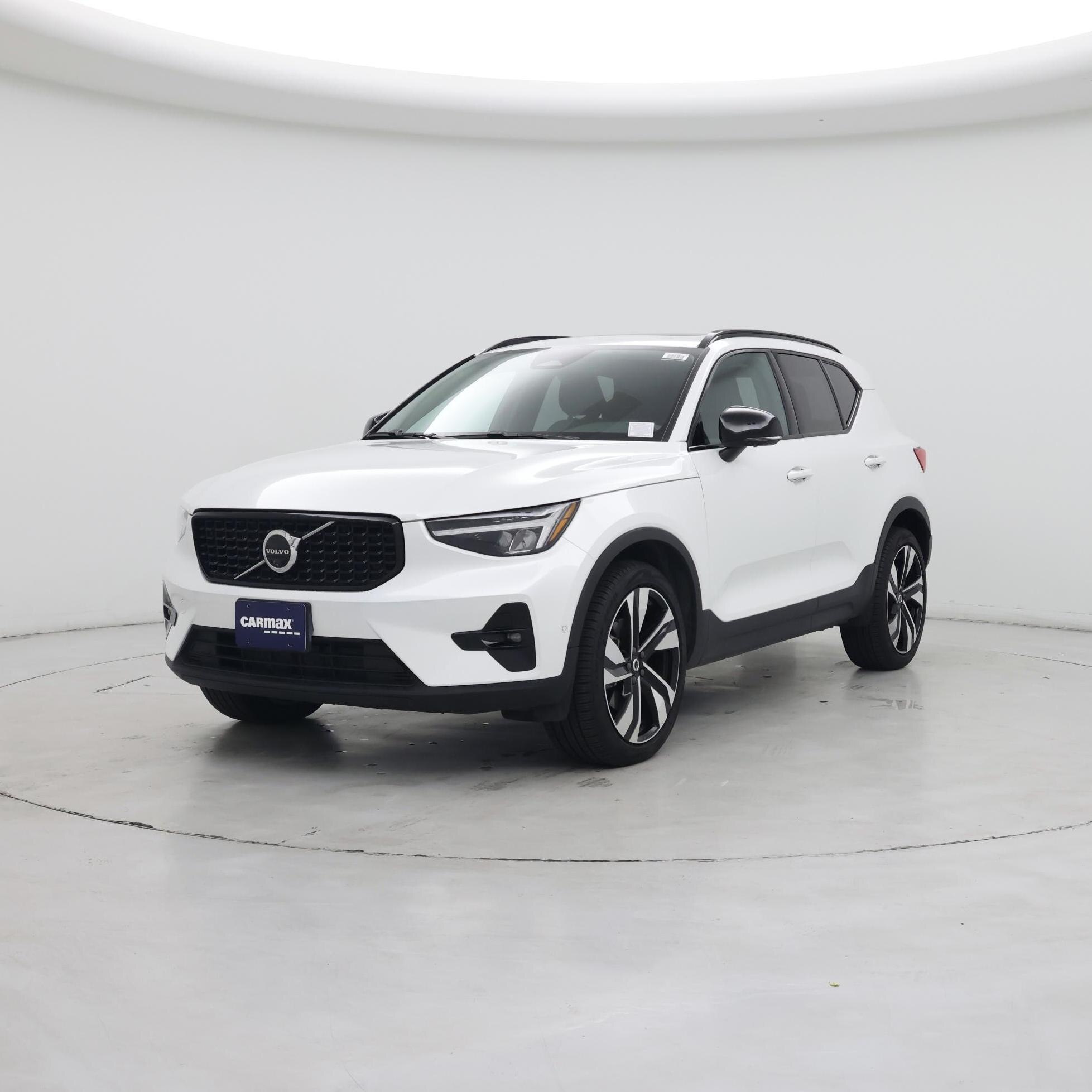 Thumbnail: 2025 Volvo XC40 - 4