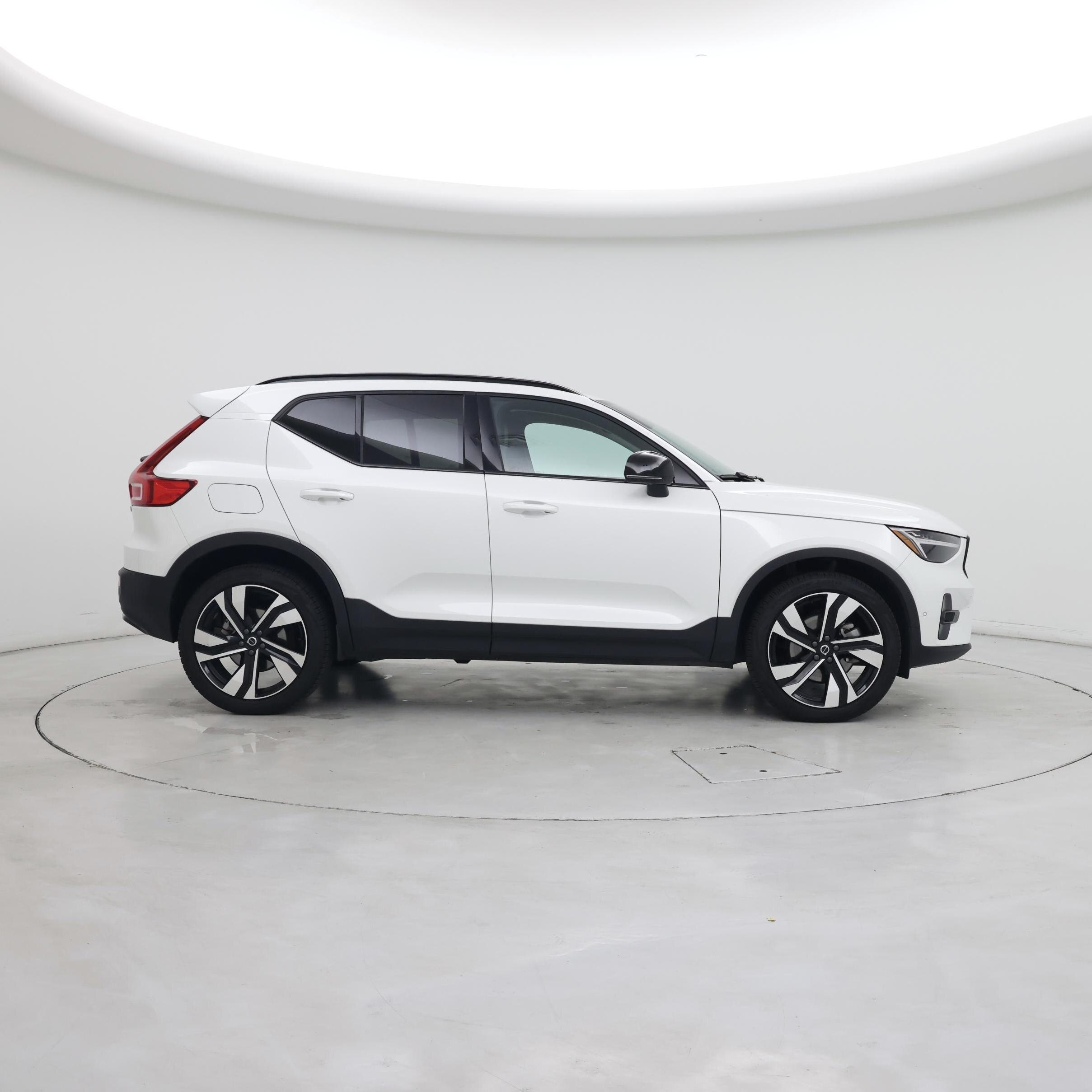 Thumbnail: 2025 Volvo XC40 - 7