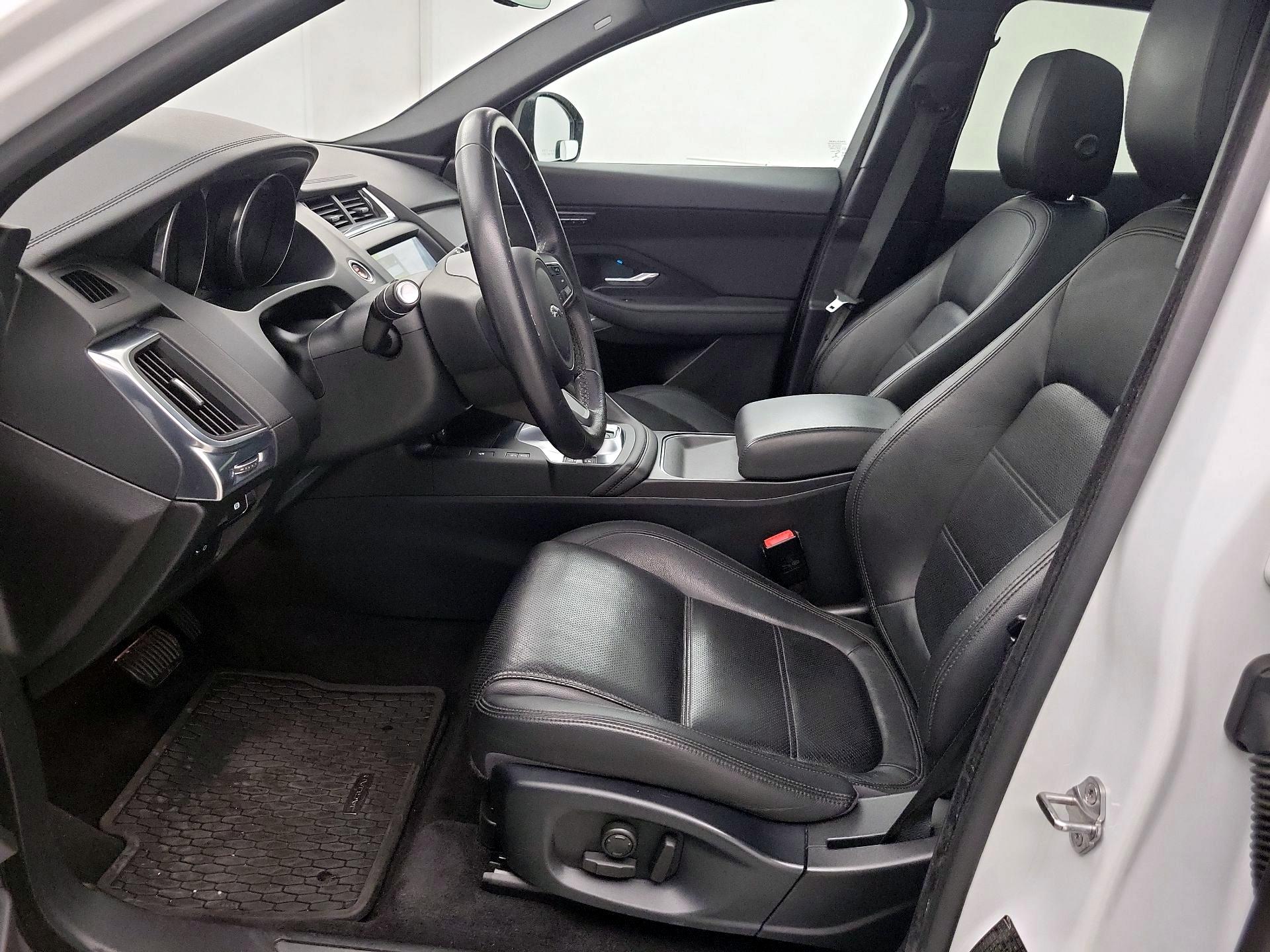 Thumbnail: 2019 Jaguar E-Pace - 11